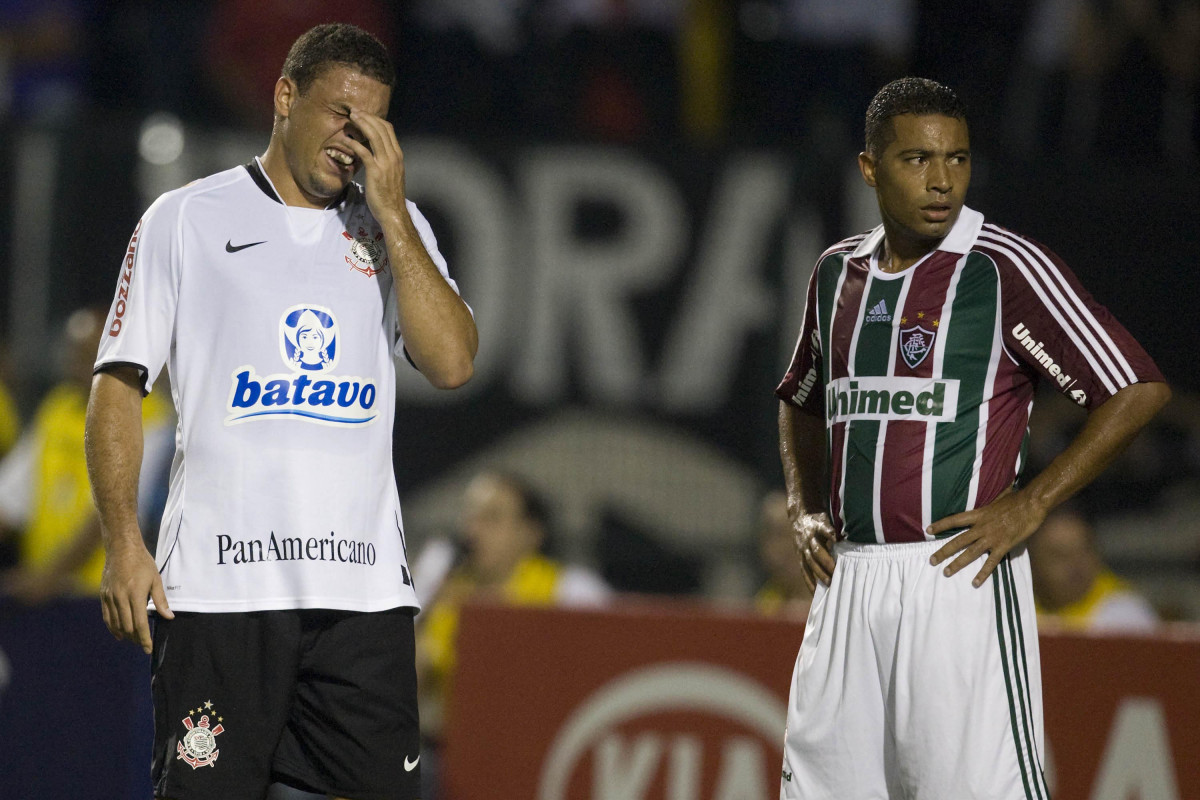 CORINTHIANS/SP X FLUMINENSE/RJ - em um lance da partida realizada esta noite no estádio do Pacaembu, zona oeste da cidade, na primeira partida válida pelas quartas de final da Copa do Brasil 2009