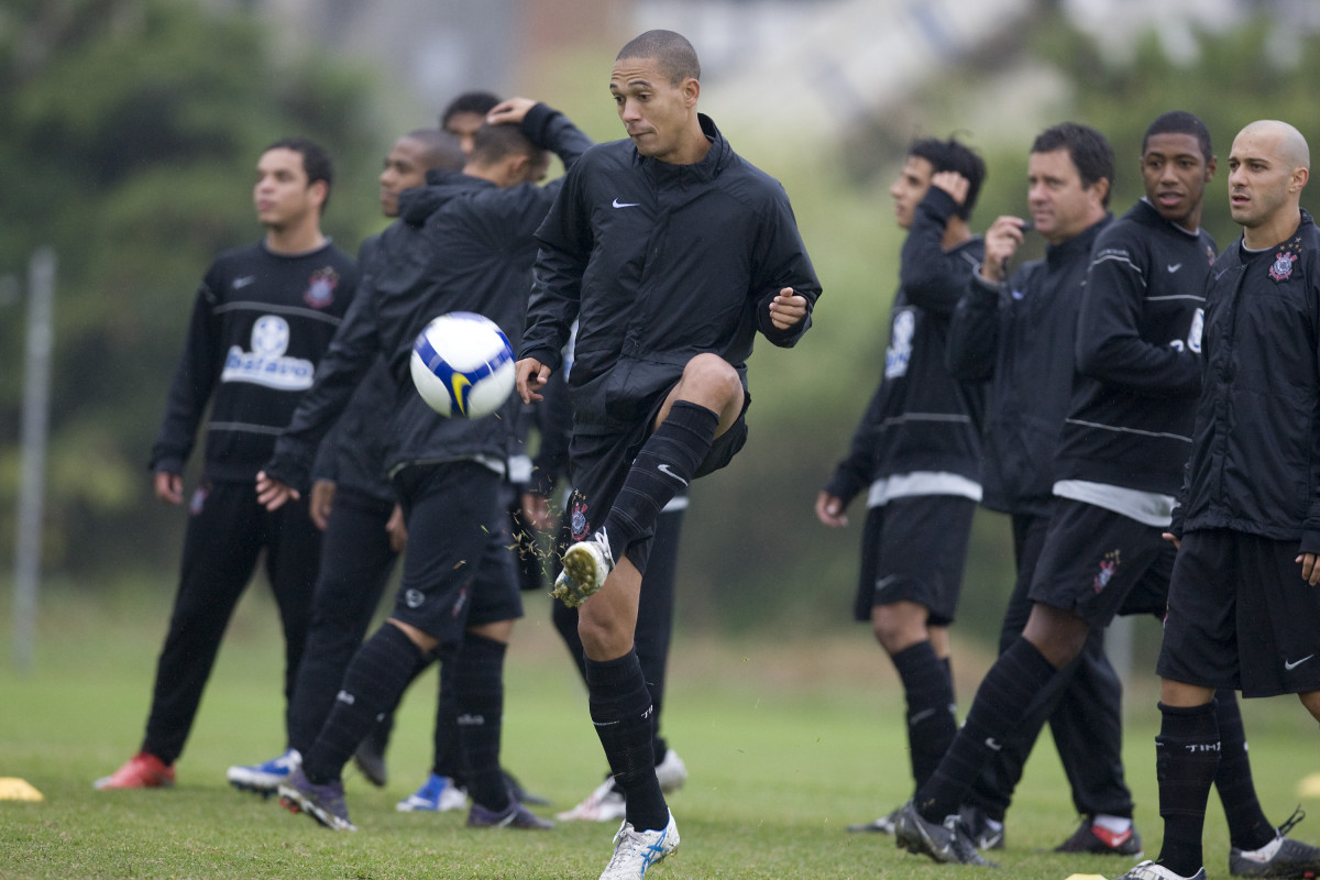 Durante o treino do Corinthians realizado esta tarde no Parque Ecolgico do Tiete. O prximo jogo ser contra o Botafogo no Maracan, domingo, 17/05 a noite, pelo Campeonato Brasileiro de 2009