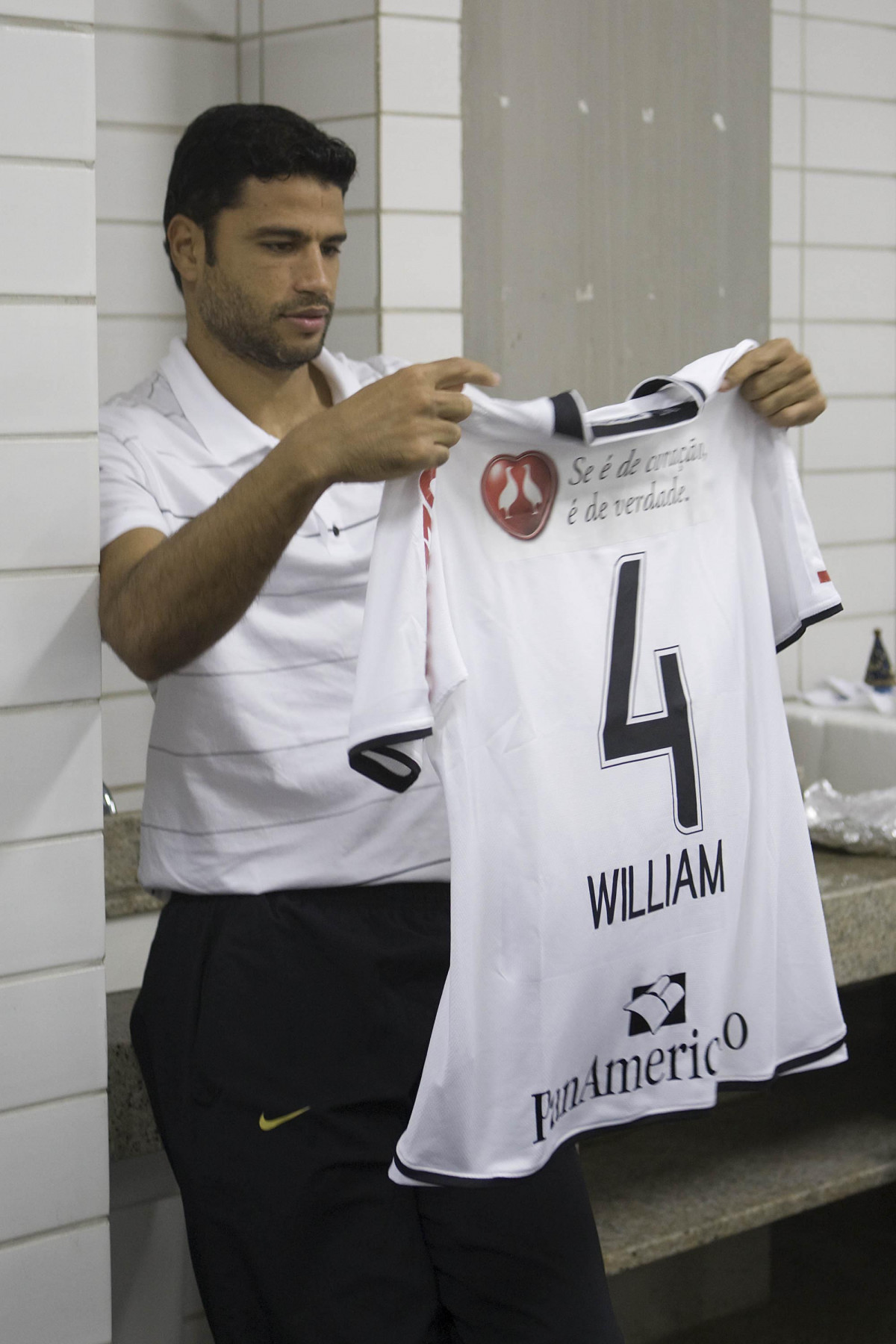 BOTAFOGO/RJ X CORINTHIANS/SP - nos vestirios antes da partida realizada esta noite no estdio do Engenho, vlido pelo Campeonato Brasileiro de 2009