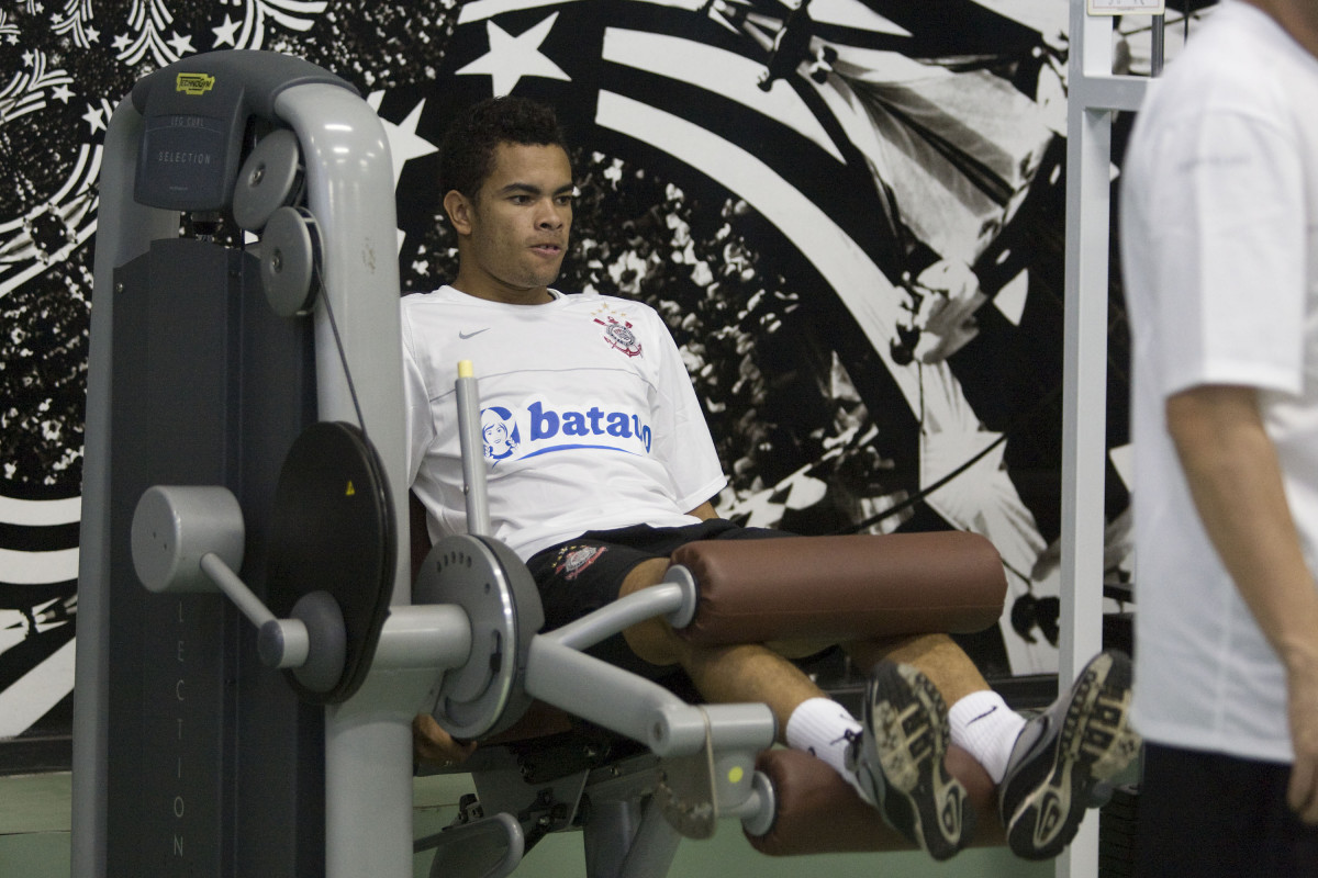 Durante o treino do Corinthians realizado na sala de musculacao esta tarde em General Severiano, sede do Botafogo, no Rio de Janeiro. O prximo jogo ser contra o Fluminense no Maracan, quarta-feira, 20/05 a noite, no jogo de volta das quartas de final da Copa do Brasil 2009