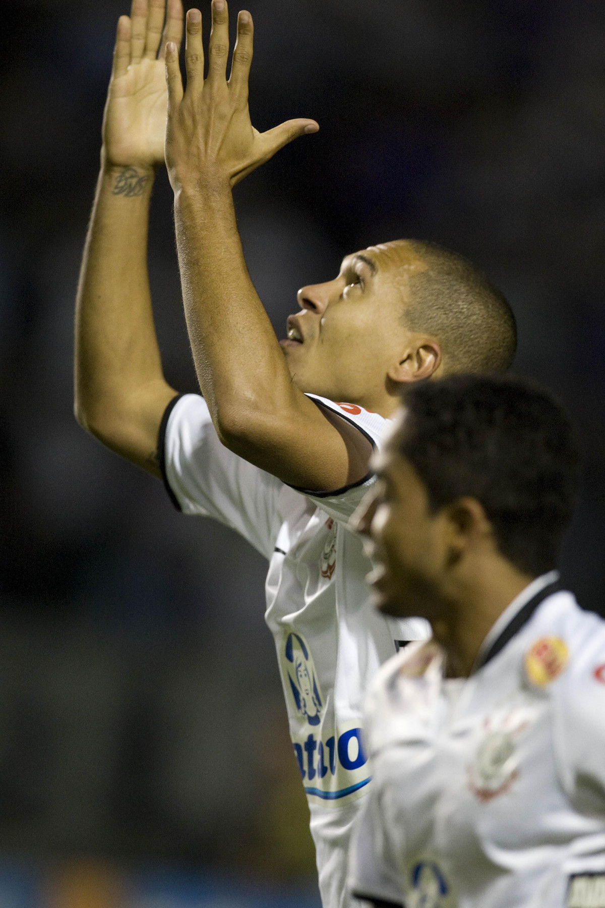 CORINTHIANS/SP X BARUERI/SP - Jean comemora seu gol o segundo do Corinthians em um lance
da partida realizada esta noite no estdio do Pacaembu, vlida pelo Campeonato Brasileiro de 2009