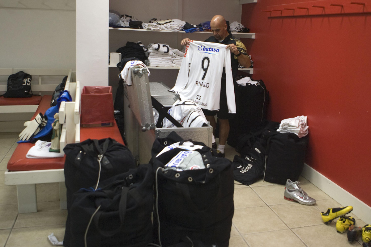 INTERNACIONAL/RS X CORINTHIANS/SP - Os vestirios antes da partida realizada esta noite no estdio Beira-Rio, em Porto Alegre, no jogo de deciso da Copa do Brasil 2009