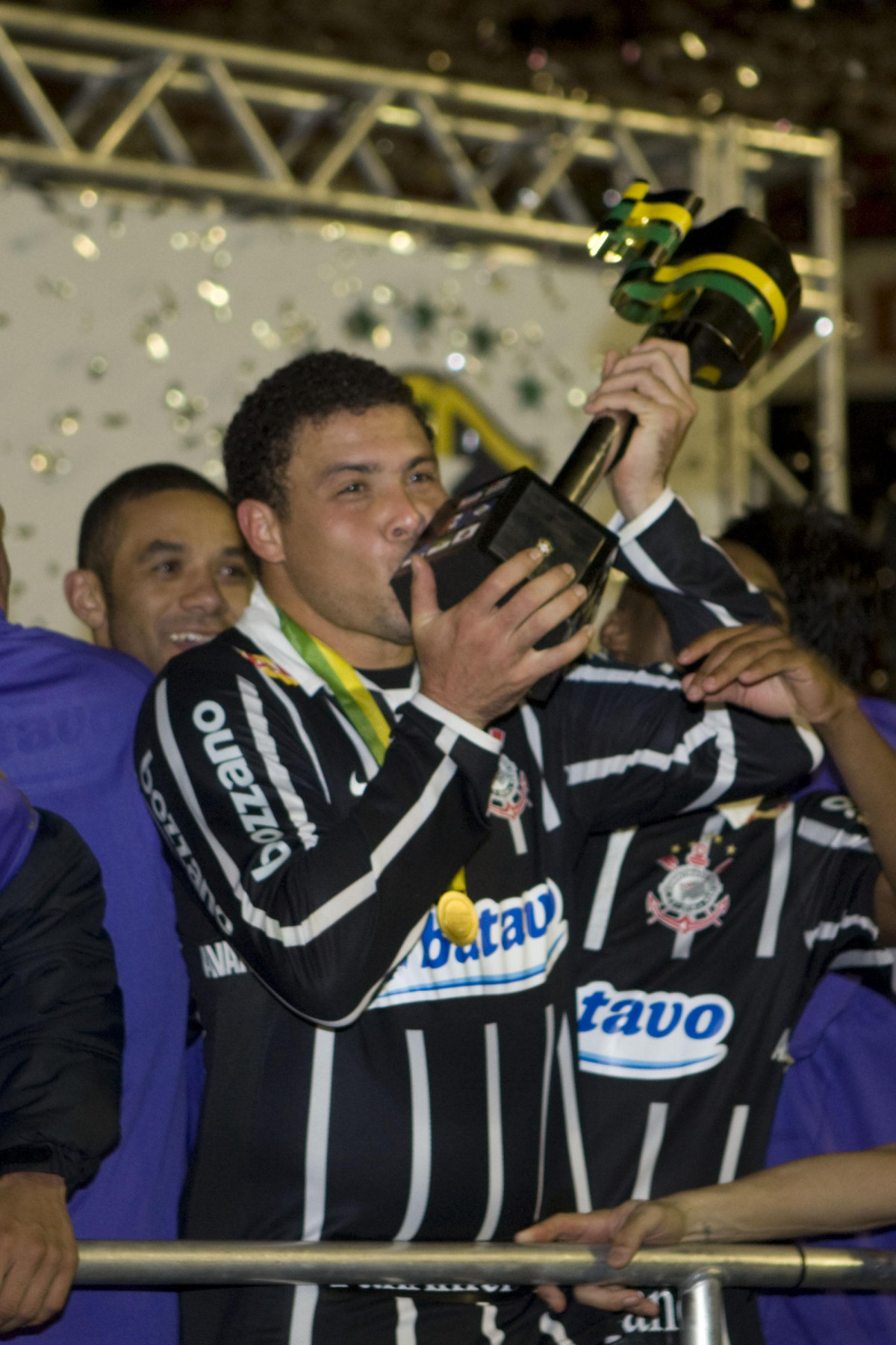 INTERNACIONAL/RS X CORINTHIANS/SP -  em um lance da partida realizada esta noite no estdio Beira-Rio, em Porto Alegre, no jogo de deciso da Copa do Brasil 2009