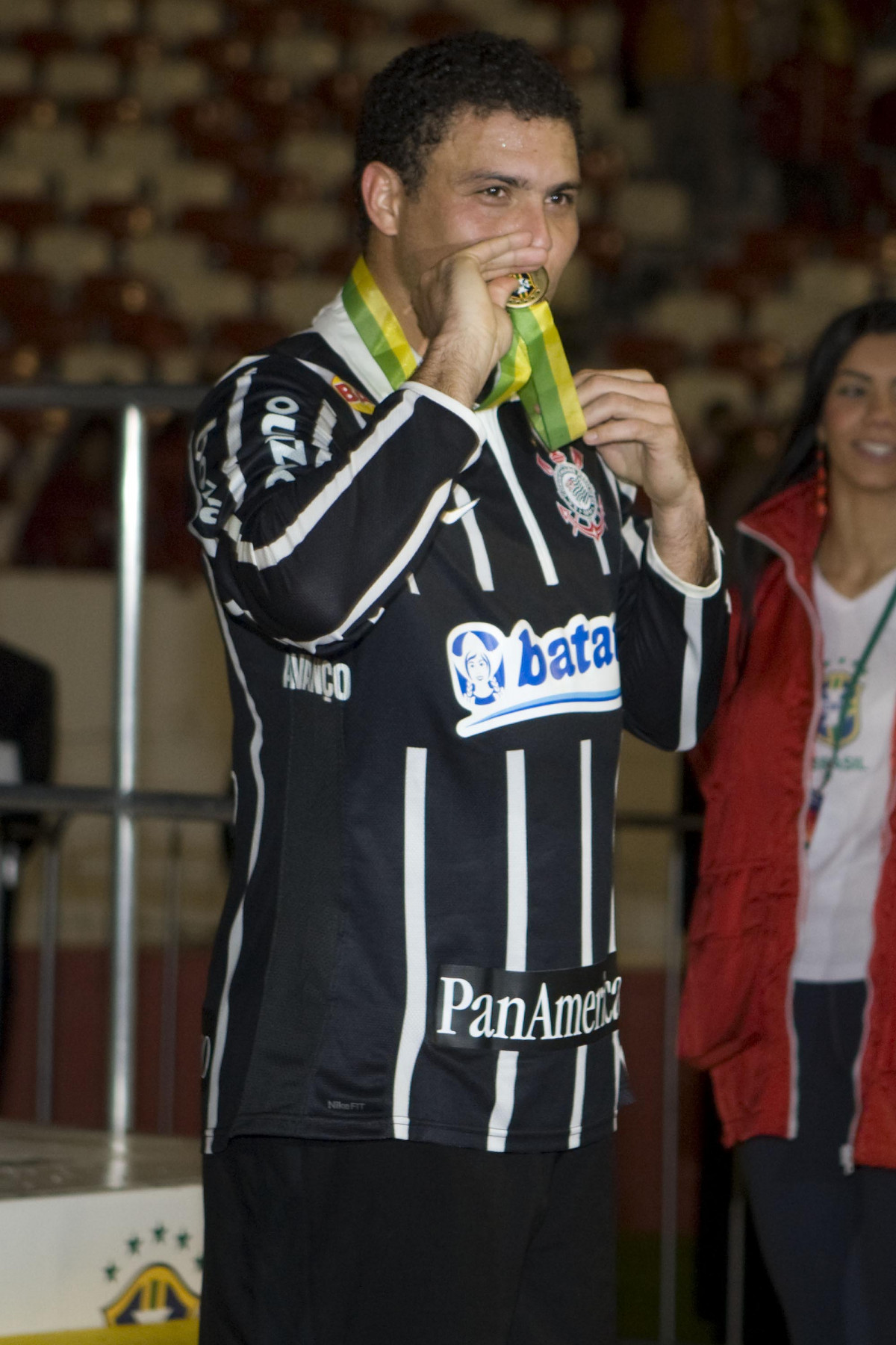 INTERNACIONAL/RS X CORINTHIANS/SP - em um lance da partida realizada esta noite no estádio Beira-Rio, em Porto Alegre, no jogo de decisão da Copa do Brasil 2009