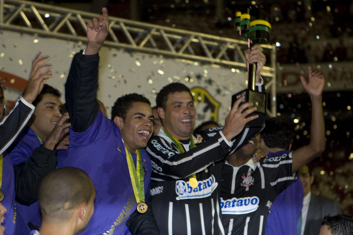 INTERNACIONAL/RS X CORINTHIANS/SP -  em um lance da partida realizada esta noite no estdio Beira-Rio, em Porto Alegre, no jogo de deciso da Copa do Brasil 2009