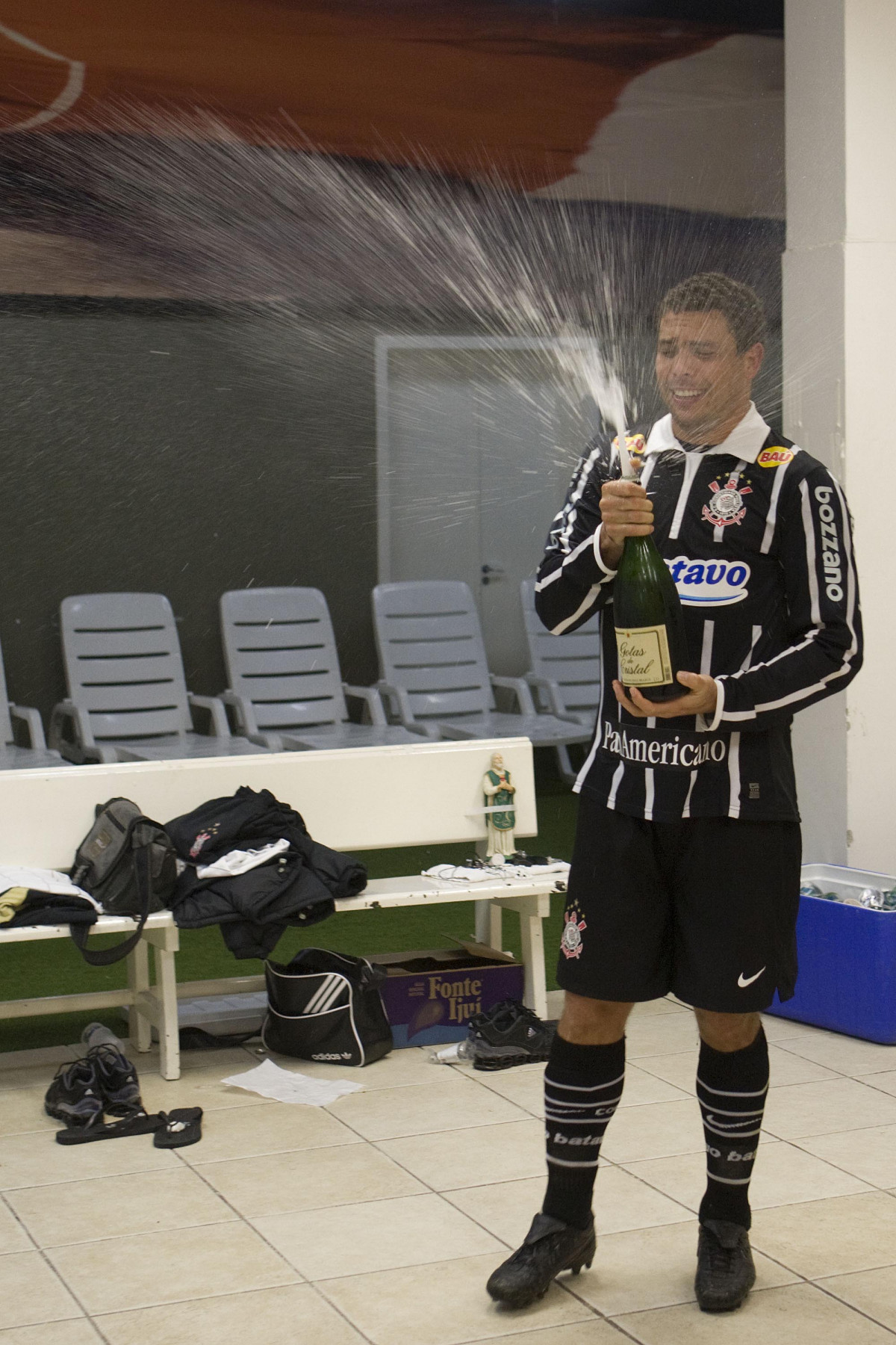 INTERNACIONAL/RS X CORINTHIANS/SP - nos vestiários após a partida realizada esta noite no estádio Beira-Rio, em Porto Alegre, no jogo de decisão da Copa do Brasil 2009
