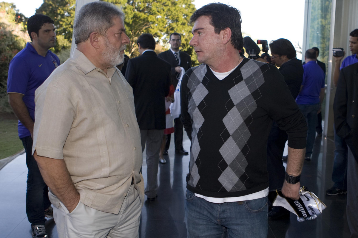 INTERNACIONAL/RS X CORINTHIANS/SP - O presidente do Corinthians Andres Sanchez e recebido no Palacio da Alvorara pelo Presidente Luiz Inacio Lula da Silva que queria cumprimentar o time que ontem conquistou a Copa do Brasil 2009 em Porto Alegre, após empate por 2x2 com o time do Internacional/RS