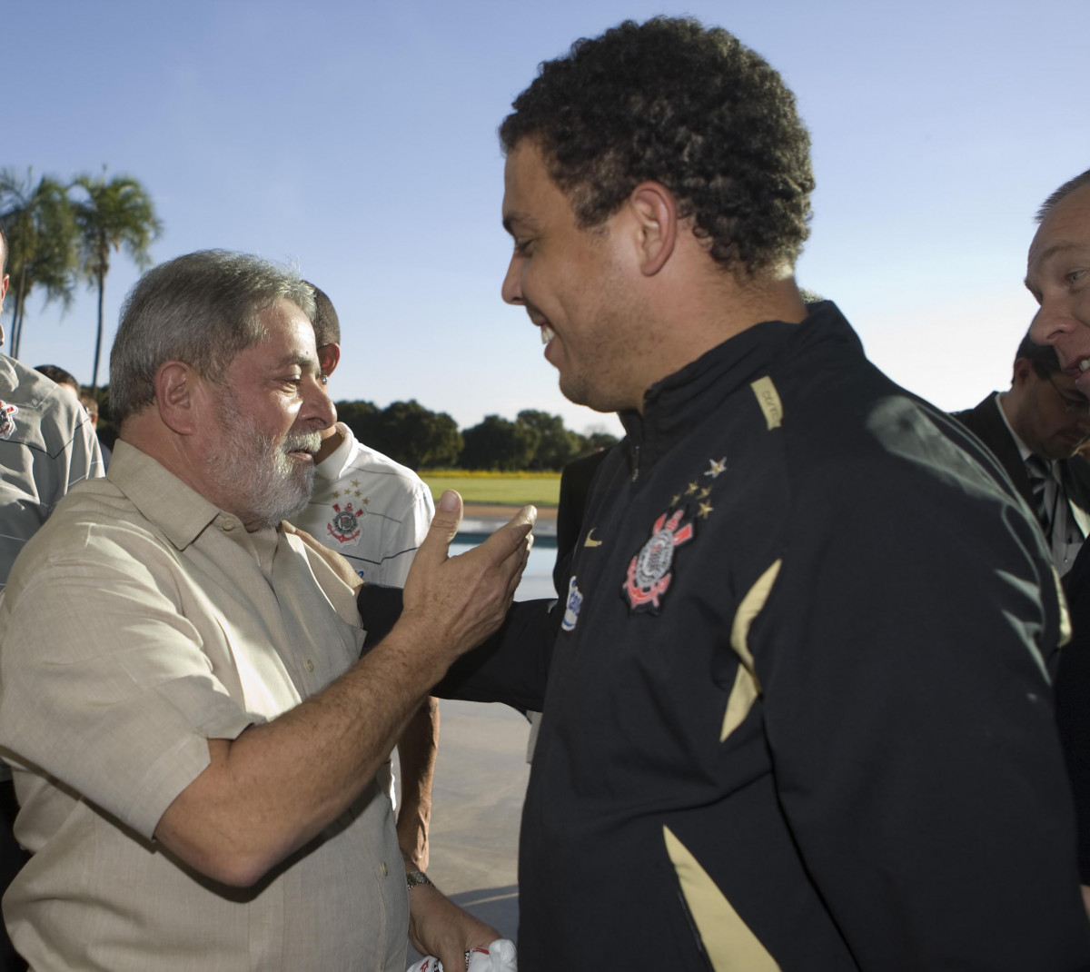 INTERNACIONAL/RS X CORINTHIANS/SP - Ronaldo foi recebido no Palacio da Alvorara pelo Presidente Luiz Inacio Lula da Silva que queria cumprimentar o time que ontem conquistou a Copa do Brasil 2009 em Porto Alegre, aps empate por 2x2 com o time do Internacional/RS