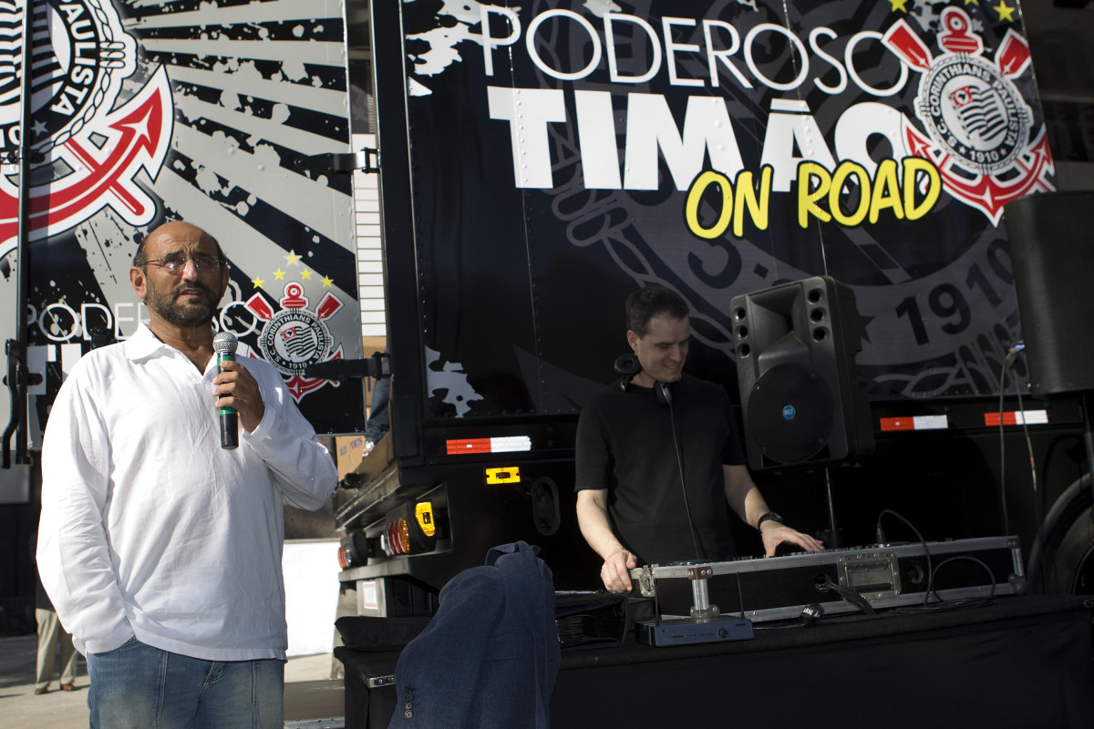 Apresentacao do novo onibus do Corinthians, da rede de franquias Todo Poderoso Timao on road, que vai percorrer o interior de São Paulo vendendo produtos licenciados