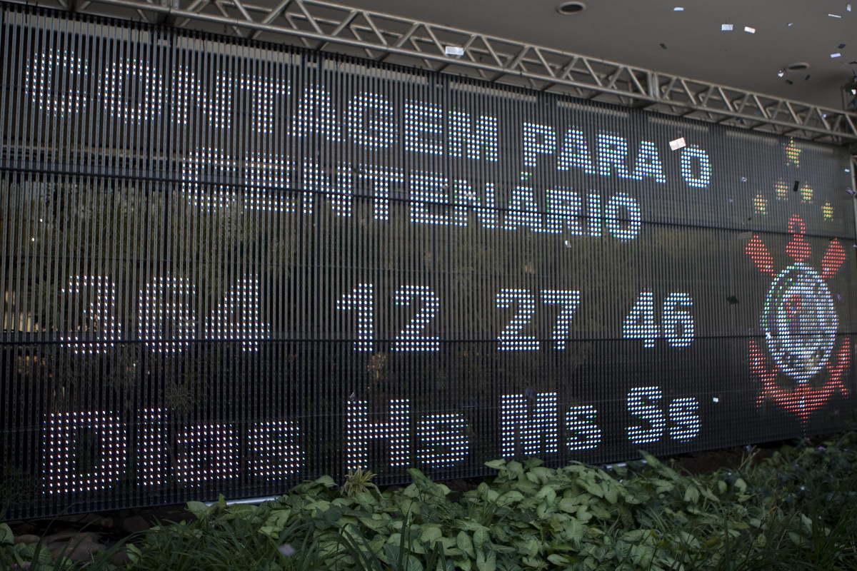 Durante cerimonia esta manhã danto inicio a contagem regressiva para o centenario do Corinthians, em 01/09/2010; o próximo jogo do time será amanhã, quarta-feira, 26/08, contra o Barueri, na Arena Barueri, pelo returno do Campeonato Brasileiro 2009