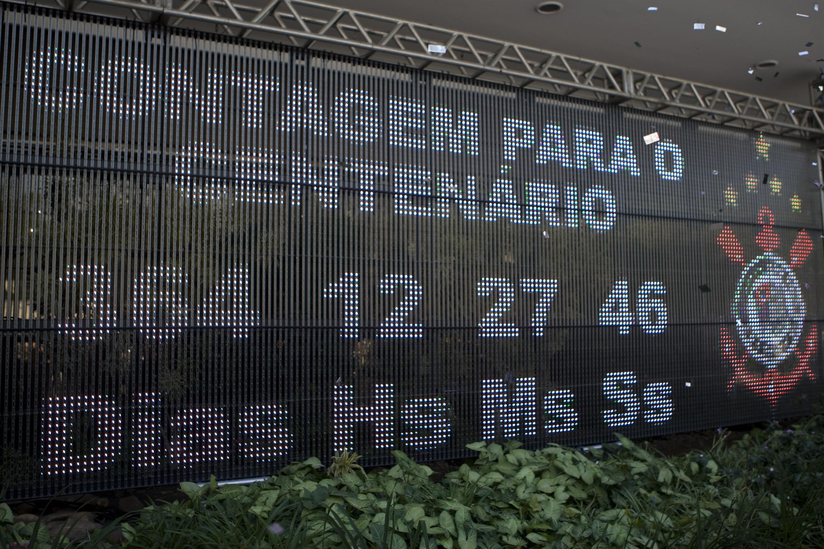 Durante cerimonia esta manh danto inicio a contagem regressiva para o centenario do Corinthians, em 01/09/2010; o prximo jogo do time ser amanh, quarta-feira, 26/08, contra o Barueri, na Arena Barueri, pelo returno do Campeonato Brasileiro 2009