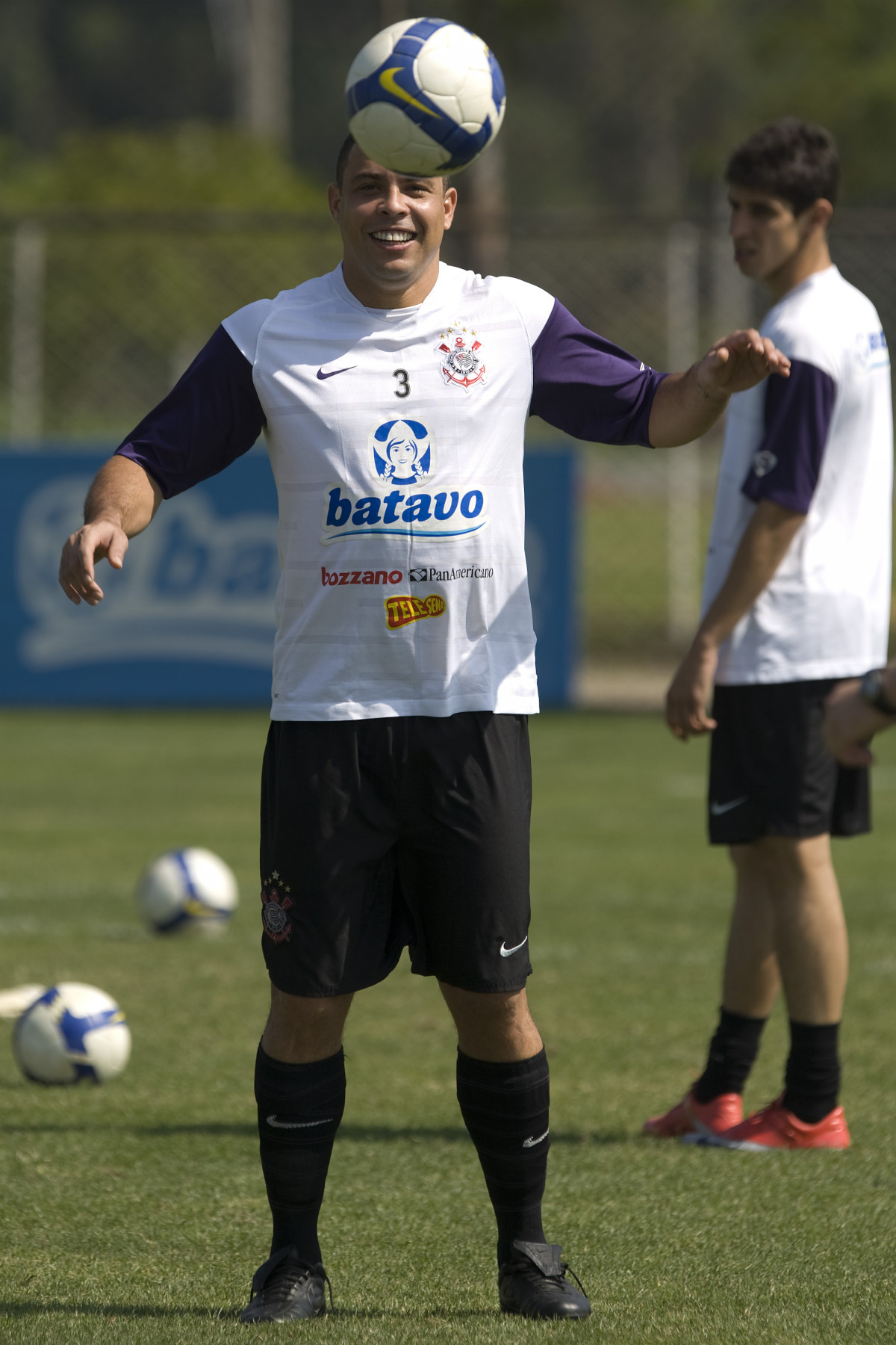 Ronaldo durante o treino do Corinthians realizado esta manh no Parque Ecolgico do Tiete; o prximo jogo do time ser amanh, sbado, dia 03/10, contra o Atltico Paranaense, no estdio do Pacaembu, pelo returno do Campeonato Brasileiro 2009