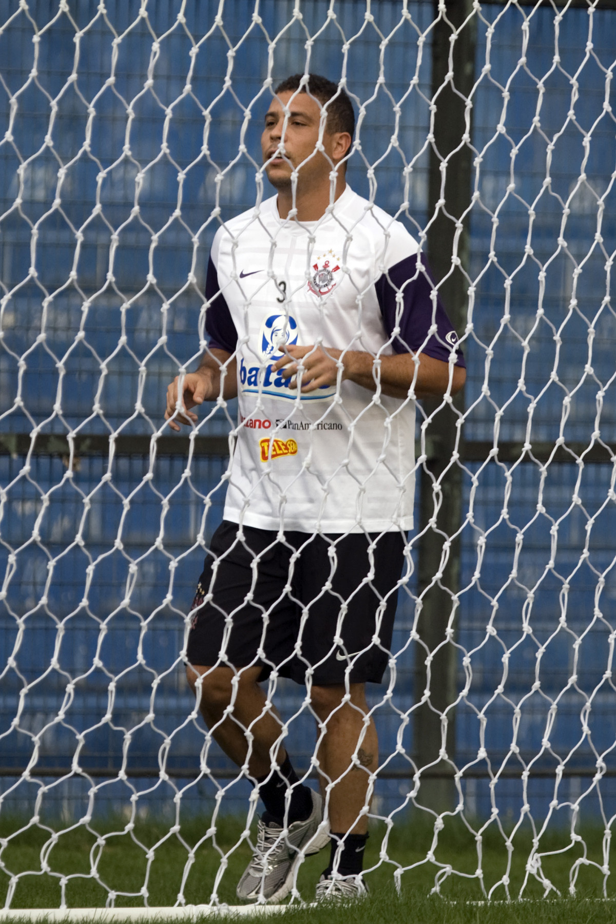 Ronaldo durante o treino do Corinthians realizado esta tarde no Parque So Jorge; o prximo jogo do time ser amanh, quarta-feira, dia 07/10, contra o Fluminense, no estdio do Maracan, pelo returno do Campeonato Brasileiro 2009