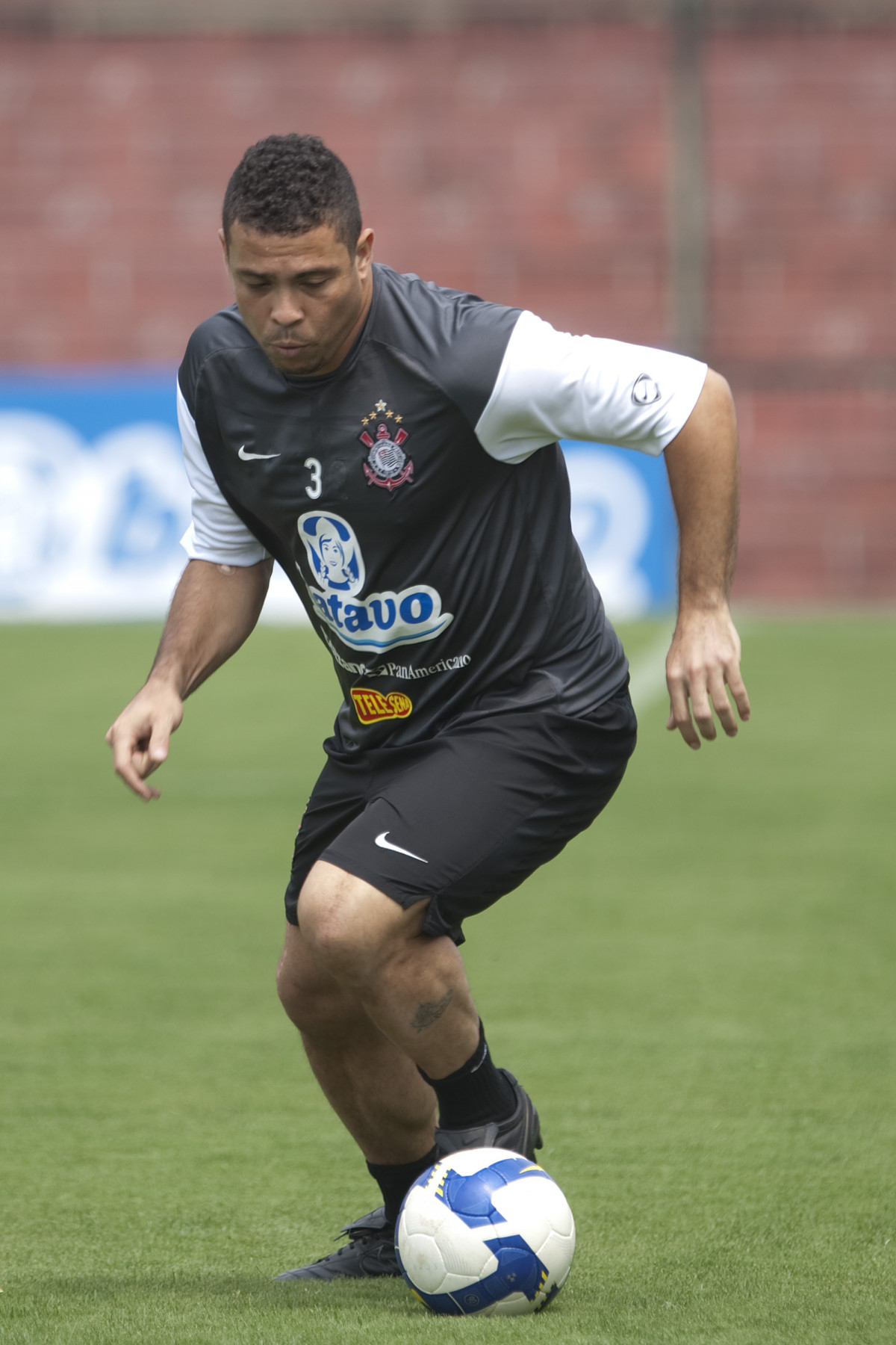 Ronaldo durante o treino do Corinthians realizado esta manh no Parque So Jorge, zona leste da cidade; o prximo jogo de Ronaldo ser dia 10/10, contra Grmio no Pacaembu, pelo returno do Campeonato Brasileiro 2009