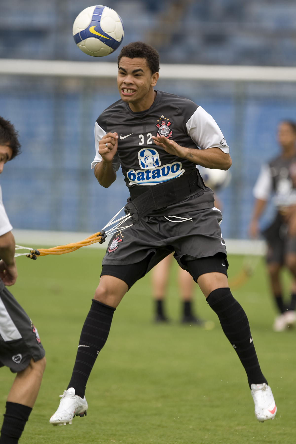 Dentinho durante o treino do Corinthians realizado esta tarde no Parque So Jorge; o prximo jogo do time ser domingo, dia 18/10, contra o Sport, em Recife, pelo returno do Campeonato Brasileiro 2009