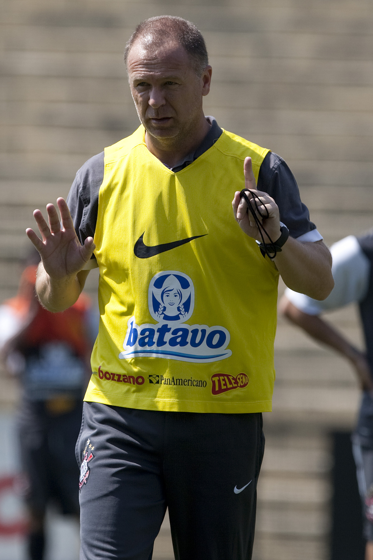 Mano Menezes durante o treino do Corinthians realizado esta manh no Parque So Jorge; o prximo jogo do time ser sbado, dia 05/12, contra o Atltico-MG, no Mineiro, utima partida do returno do Campeonato Brasileiro 2009