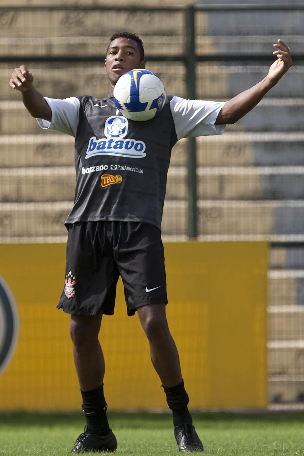 Jucilei durante o treino do Corinthians realizado esta manh no Parque So Jorge; o prximo jogo do time ser sbado, dia 05/12, contra o Atltico-MG, no Mineiro, utima partida do returno do Campeonato Brasileiro 2009
