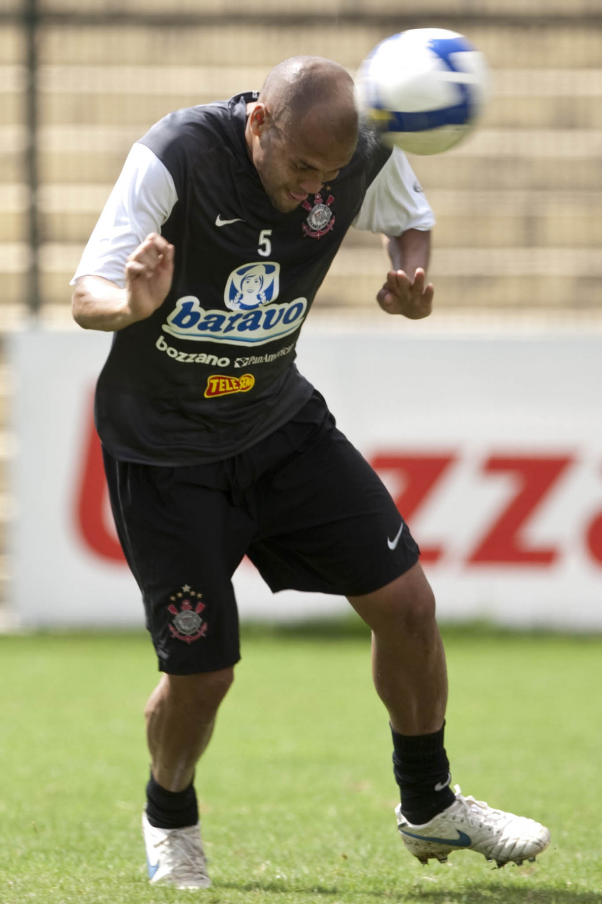 Souza durante o treino do Corinthians realizado esta manh no Parque So Jorge; o prximo jogo do time ser sbado, dia 05/12, contra o Atltico-MG, no Mineiro, utima partida do returno do Campeonato Brasileiro 2009