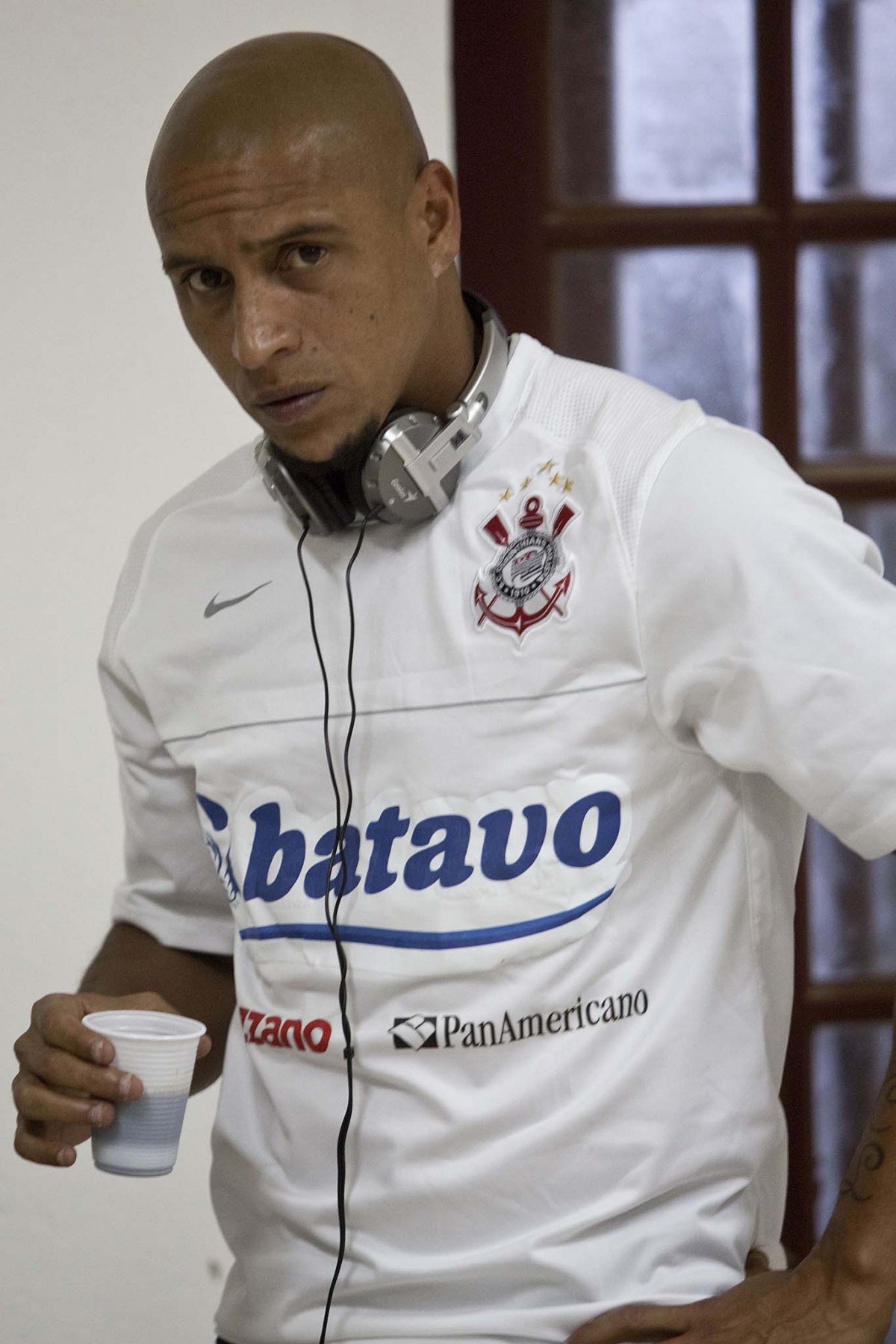 OESTE DE ITAPOLIS X CORINTHIANS - Roberto Carlos nos vestirios antes da partida realizada esta tarde no estdio da Fonte Luminosa, em Araraquara, vlida pelo Campeonato Paulista 2010