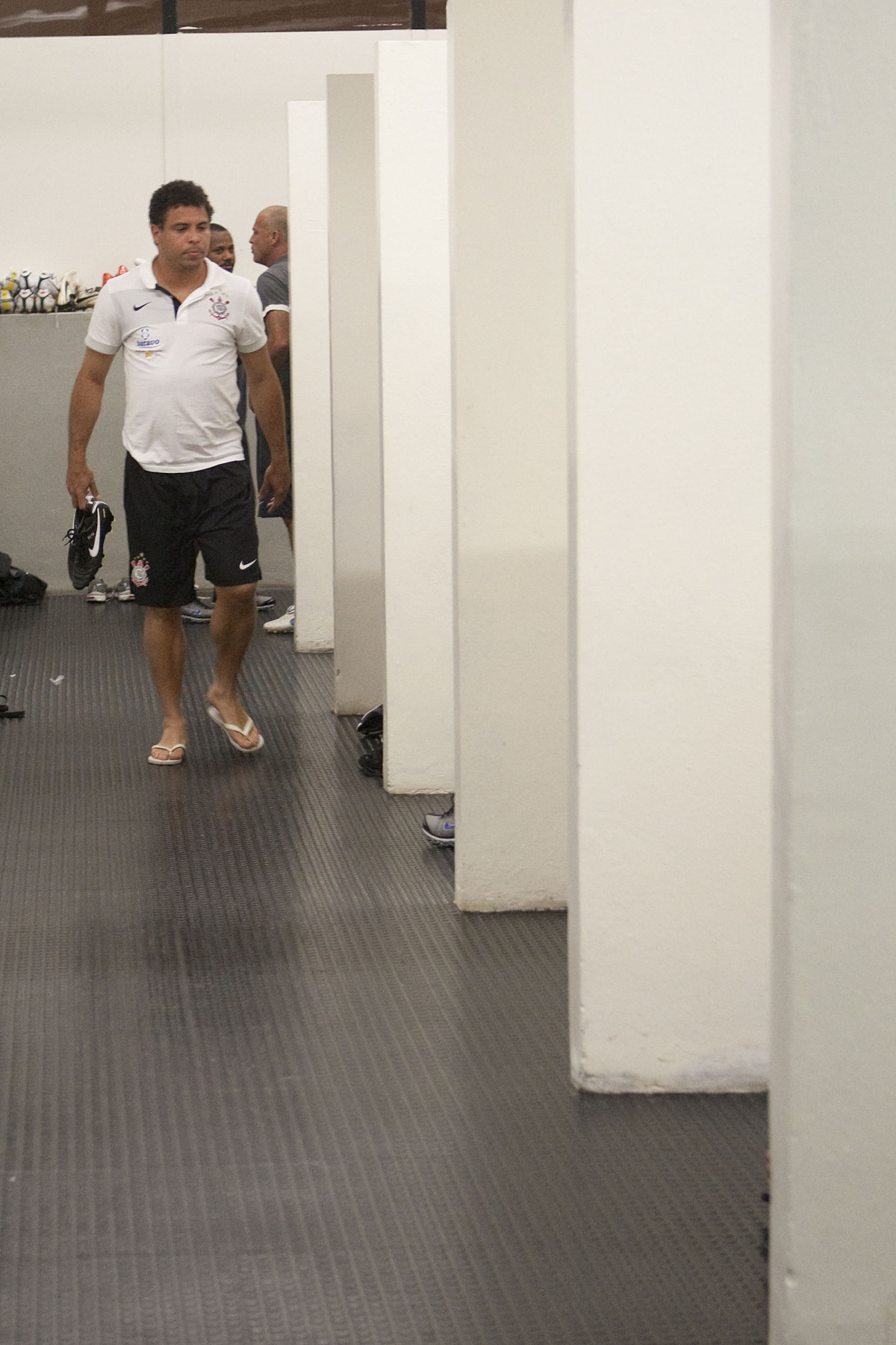 CORINTHIANS X MIRASSOL- Ronaldo nos vestiários antes da partida realizada esta noite no estádio do Pacaembu, zona oeste de São Paulo, válida pelo Campeonato Paulista 2010