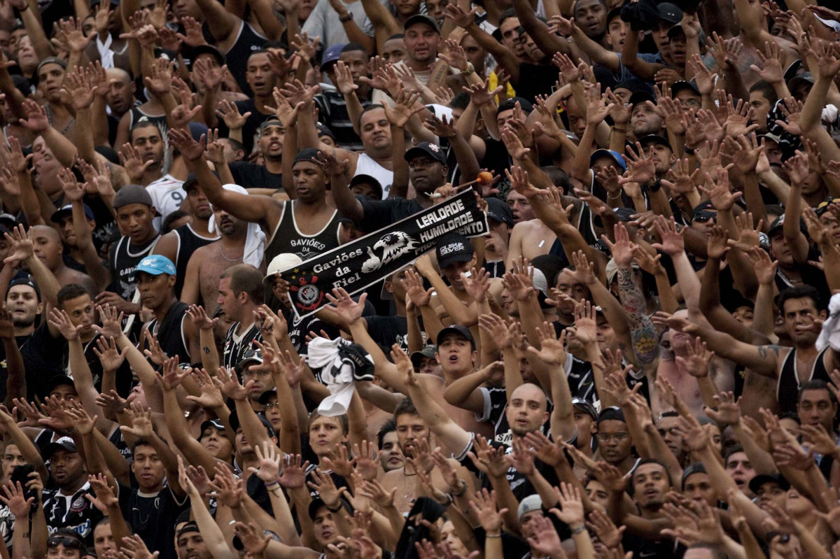 CORINTHIANS X PALMEIRAS - Torcida do Corinthians em um lance da partida realizada esta tarde no estdio do Pacaembu, zona oeste de So Paulo, vlida pela 5 rodada do Campeonato Paulista 2010