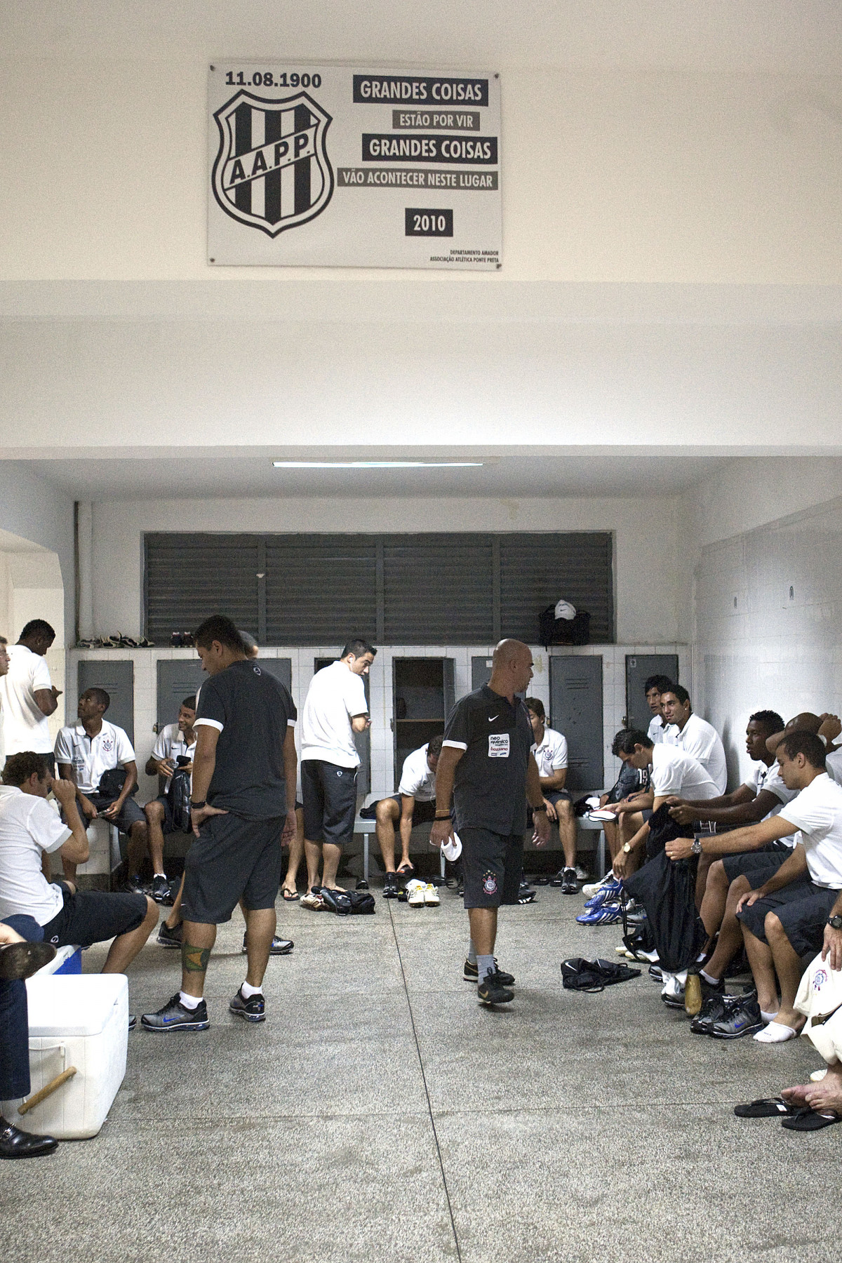 PONTE PRETA/CAMPINAS X CORINTHIANS/SP - Vestiarios antes da partida realizada esta noite no estdio Moiss Lucarelli, em Campinas, vlida pela 6 rodada do Campeonato Paulista 2010