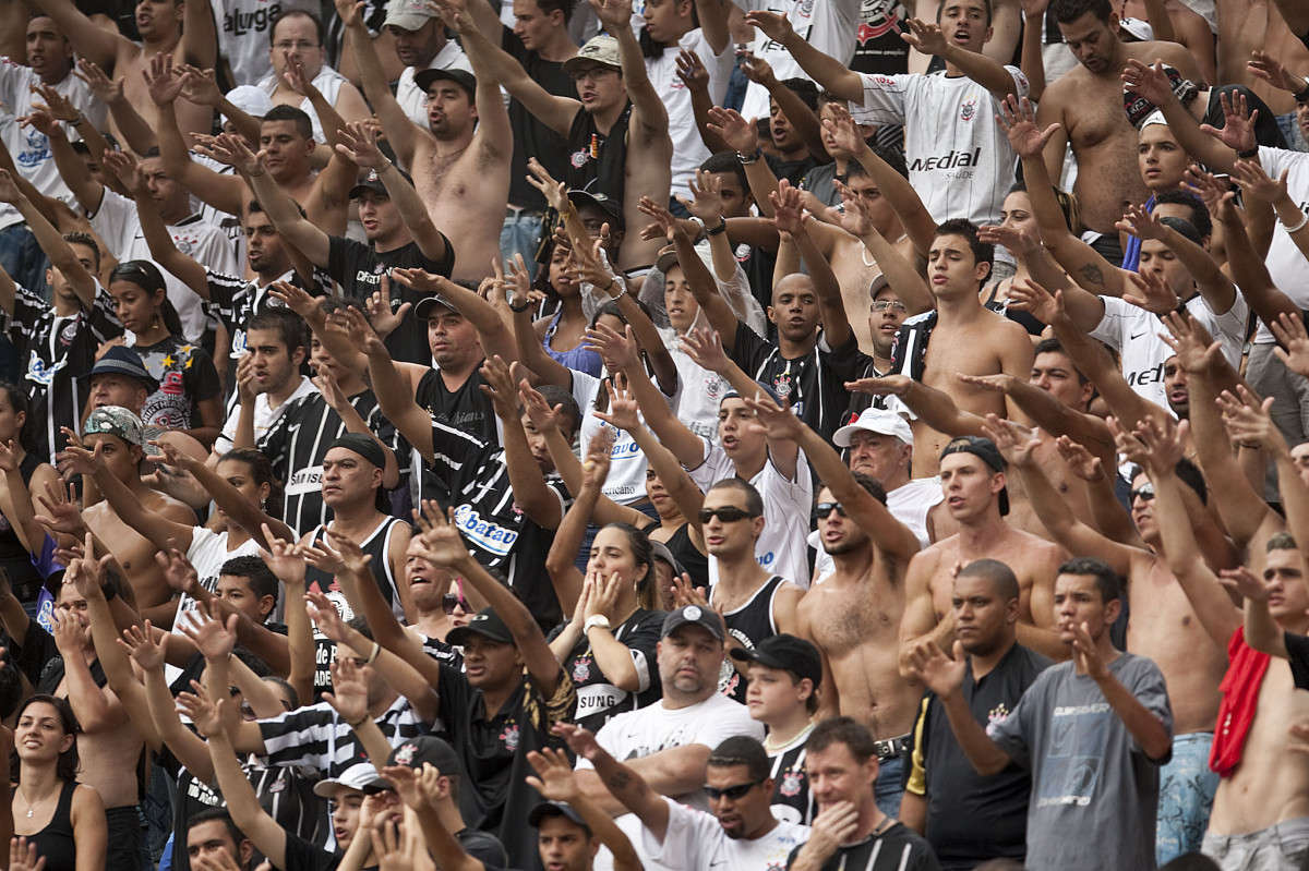 CORINTHIANS X SERTAOZINHO - em um lance da partida realizada esta tarde no estdio do Pacaembu, zona oeste da cidade, vlida pela 7 rodada do Campeonato Paulista 2010