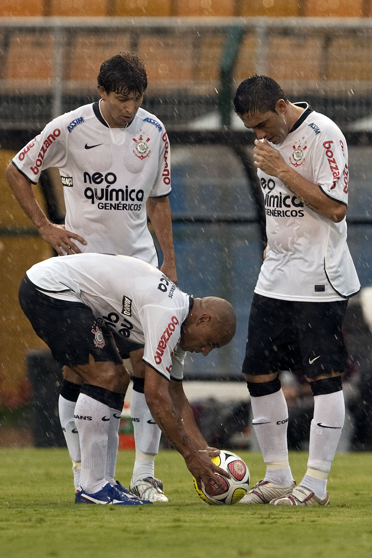 CORINTHIANS X SERTAOZINHO - em um lance da partida realizada esta tarde no estdio do Pacaembu, zona oeste da cidade, vlida pela 7 rodada do Campeonato Paulista 2010