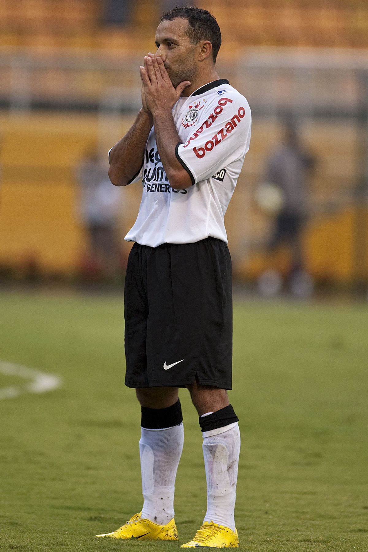 CORINTHIANS X SERTAOZINHO - em um lance da partida realizada esta tarde no estádio do Pacaembu, zona oeste da cidade, válida pela 7ª rodada do Campeonato Paulista 2010