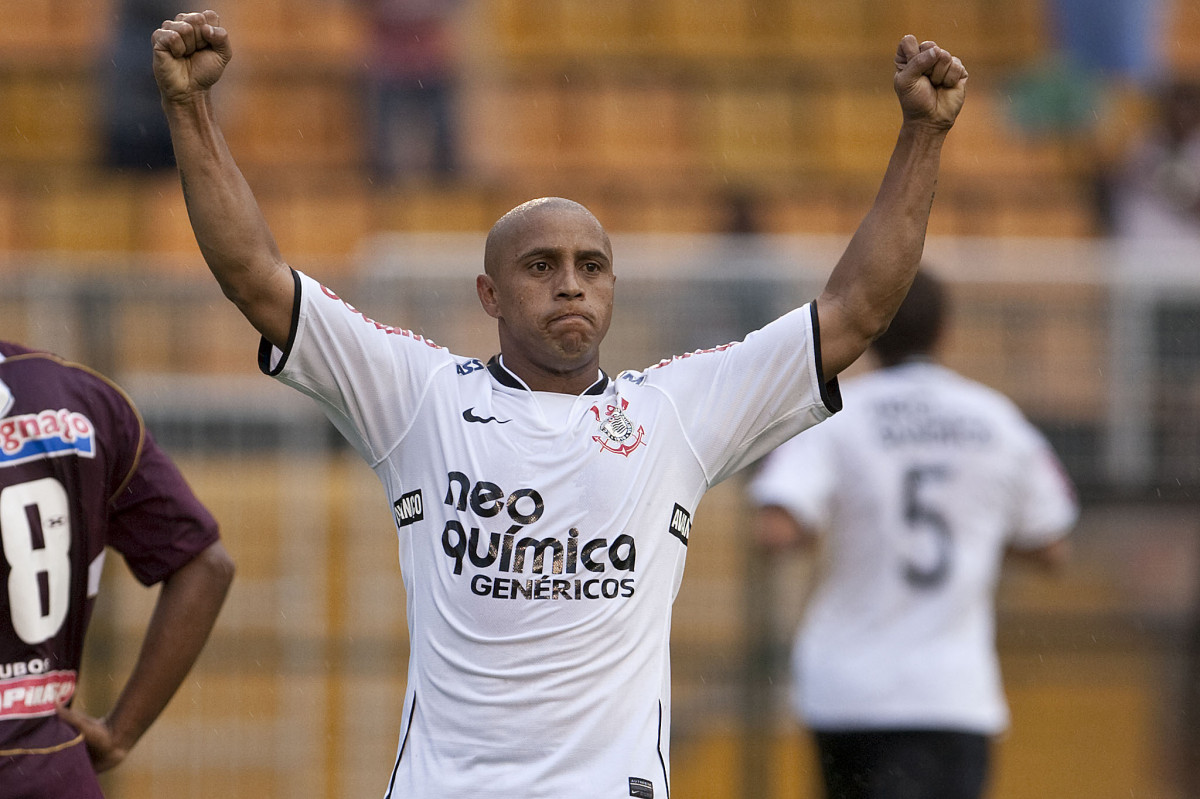 CORINTHIANS X SERTAOZINHO - em um lance da partida realizada esta tarde no estdio do Pacaembu, zona oeste da cidade, vlida pela 7 rodada do Campeonato Paulista 2010