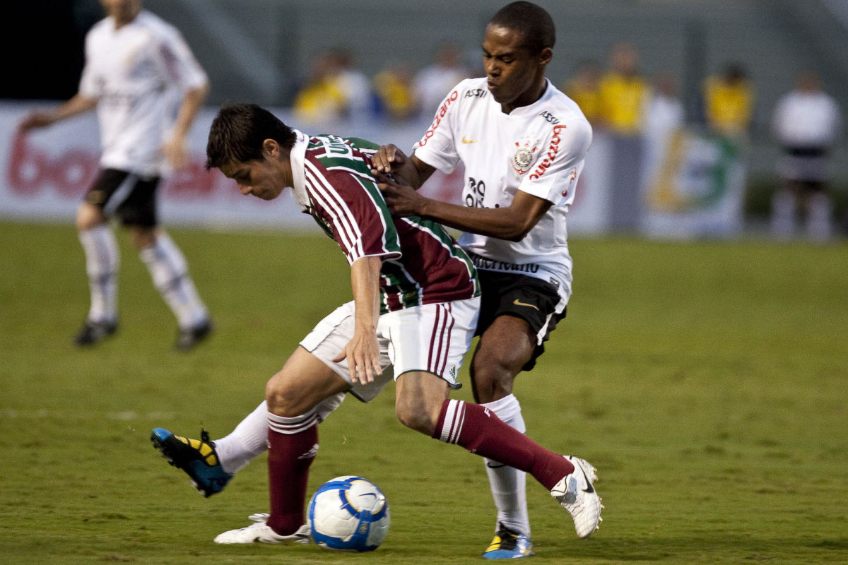 Conca e Elias durante partida entre Corinthians x Fluminense vlida pela 3 rodada do Campeonato Brasileiro 2010, realizada no estdio do Pacaembu
