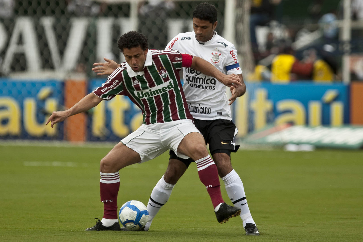 Fred e William durante partida entre Corinthians x Fluminense válida pela 3ª rodada do Campeonato Brasileiro 2010, realizada no estádio do Pacaembu