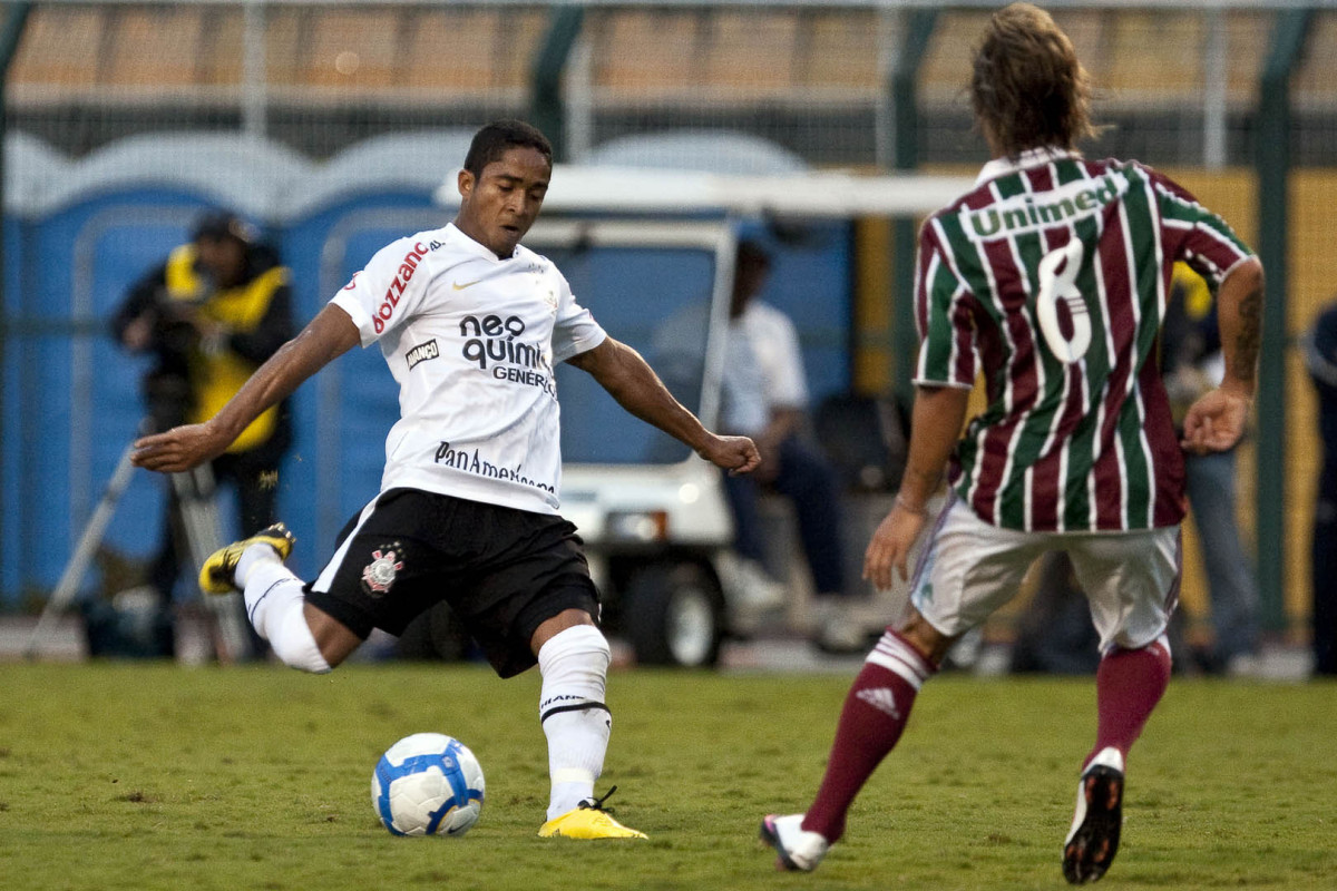 Jorge Henrique e Diguinho durante partida entre Corinthians x Fluminense vlida pela 3 rodada do Campeonato Brasileiro 2010, realizada no estdio do Pacaembu