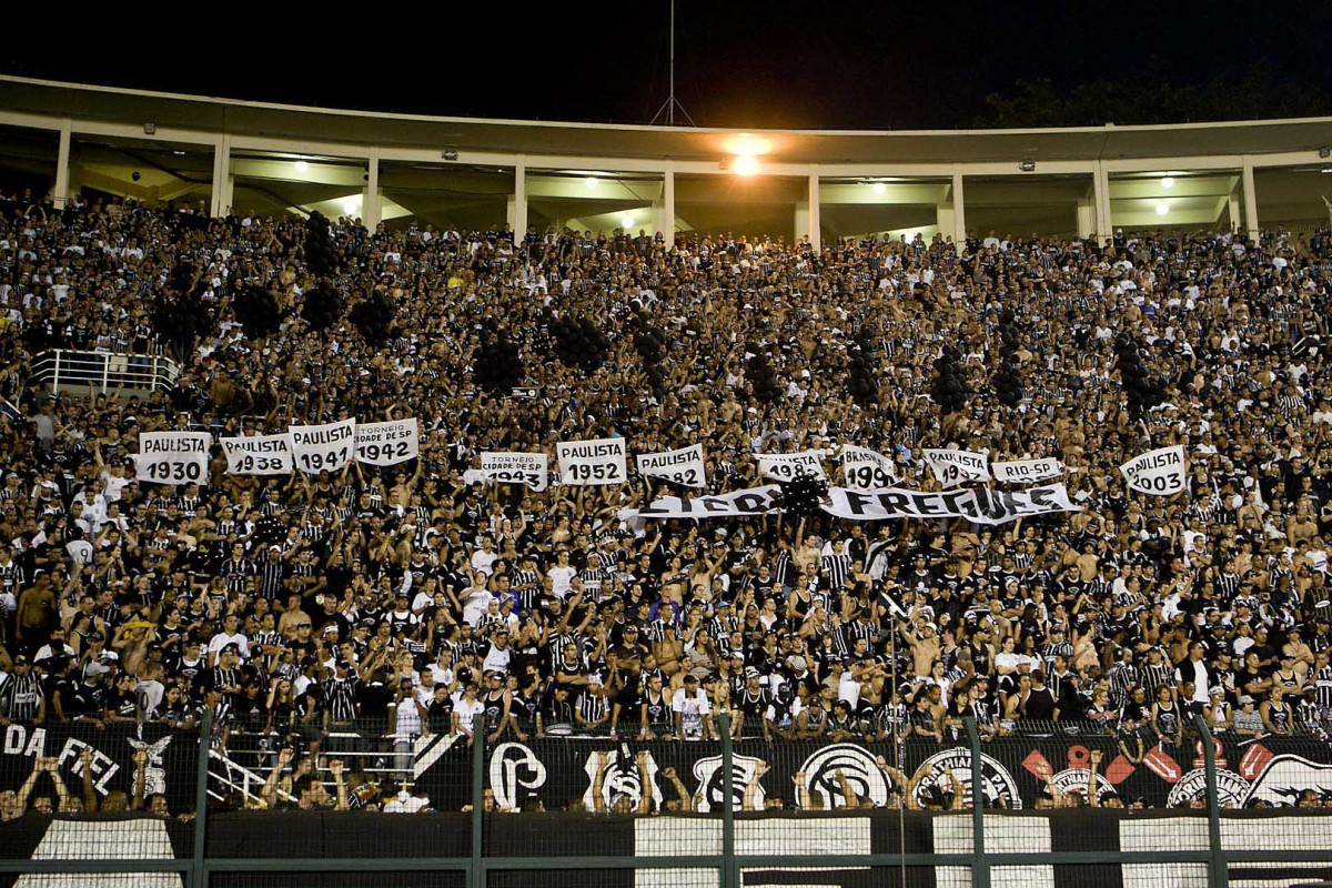 Durante a partida entre Corinthians x São Paulo, válida pela 15ª rodada do Campeonato Brasileiro de 2010, serie A, realizada esta tarde no estádio do Pacaembu, em São Paulo. São Paulo, Brasil