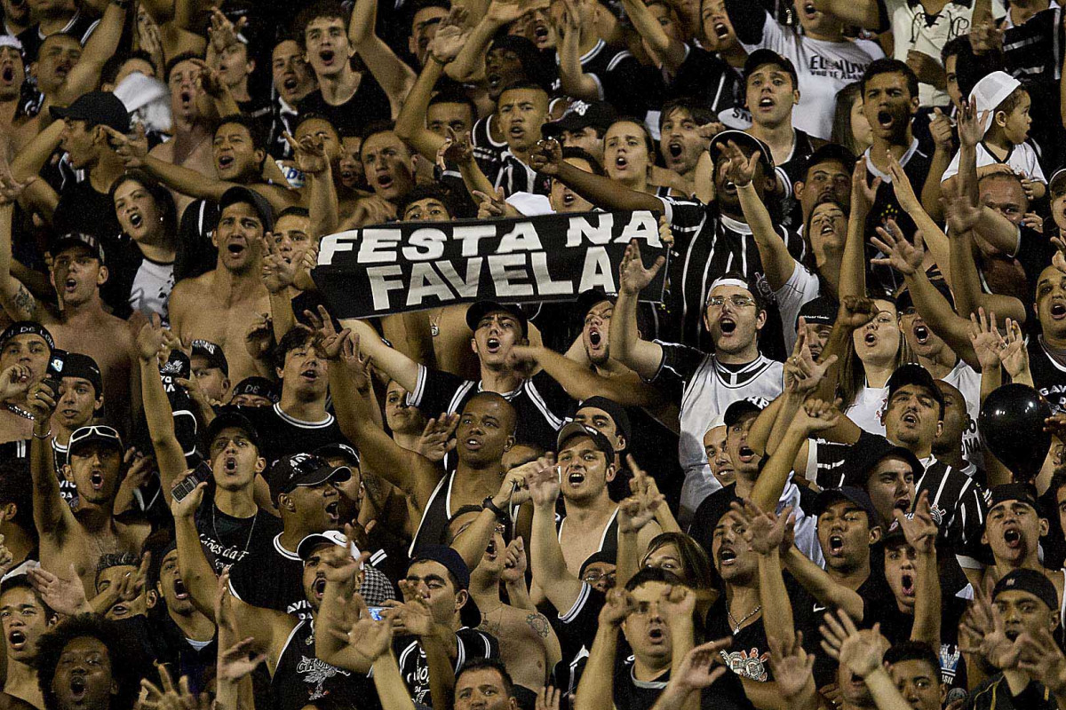 Durante a partida entre Corinthians x So Paulo, vlida pela 15 rodada do Campeonato Brasileiro de 2010, serie A, realizada esta tarde no estdio do Pacaembu, em So Paulo. So Paulo, Brasil