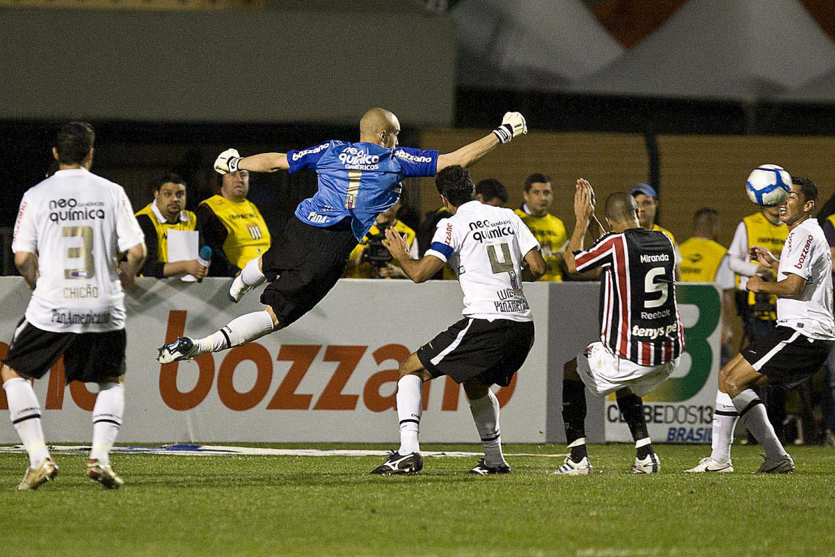 Durante a partida entre Corinthians x So Paulo, vlida pela 15 rodada do Campeonato Brasileiro de 2010, serie A, realizada esta tarde no estdio do Pacaembu, em So Paulo. So Paulo, Brasil