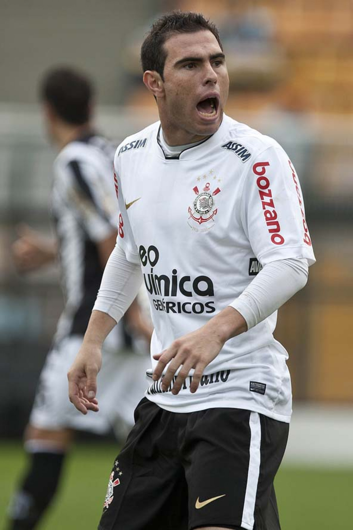 Bruno Cesar reclama do juiz durante a partida entre ...