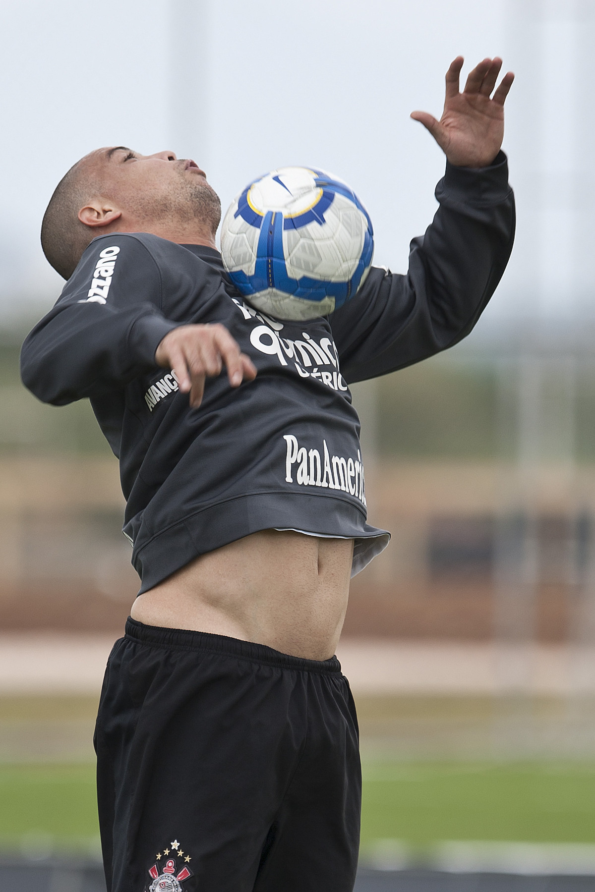 Ronaldo durante o treino do Corinthians, realizado esta manh no CT Joaquim Grava, no Parque Ecolgico do Tiete. O prximo jogo da equipe, ser amanh, domingo dia 10/10, contra o Atltico-GO, no Pacaembu, pela 29. a rodada do Campeonato Brasileiro de 2010