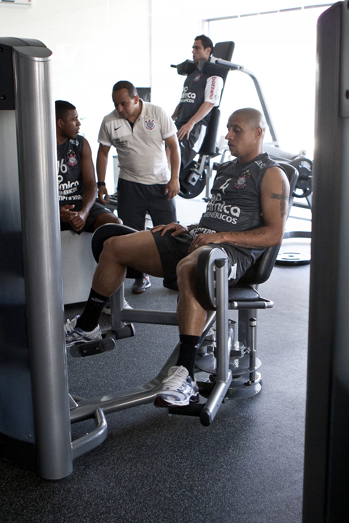 Roberto Carlos durante o treino do Corinthians, realizado esta tarde no CT Joaquim Grava no Parque Ecolgico. O prximo jogo da equipe ser quarta-feira, dia 03/11, contra o Ava, no Pacaembu, pela 33. a rodada do Campeonato Brasileiro de 2010