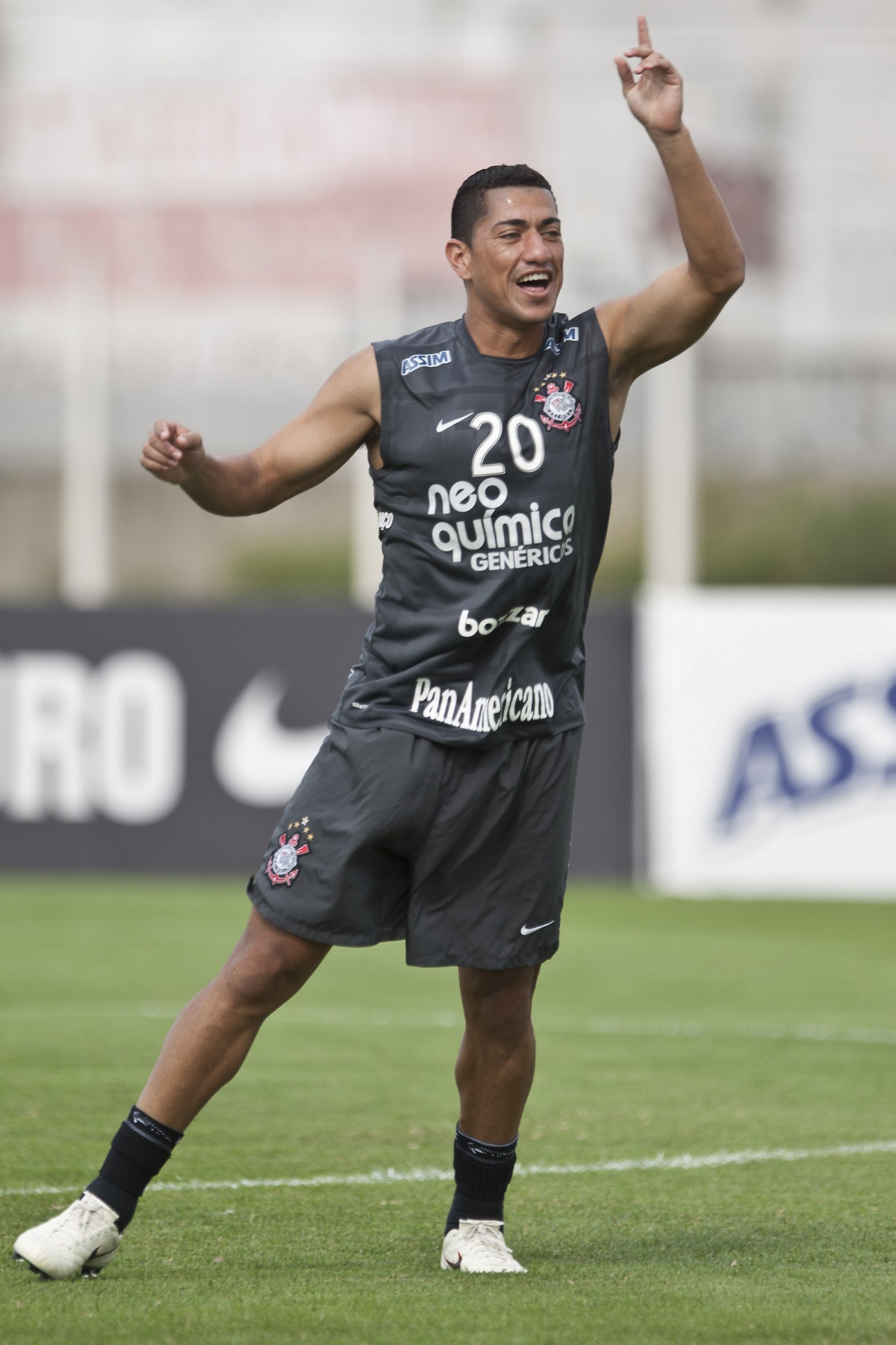 Ralf durante o treino do Corinthians, realizado esta tarde no CT Joaquim Grava no Parque Ecolgico. O prximo jogo da equipe ser domingo, dia 07/11, contra o So Paulo, no Morumbi, pela 34. a rodada do Campeonato Brasileiro de 2010
