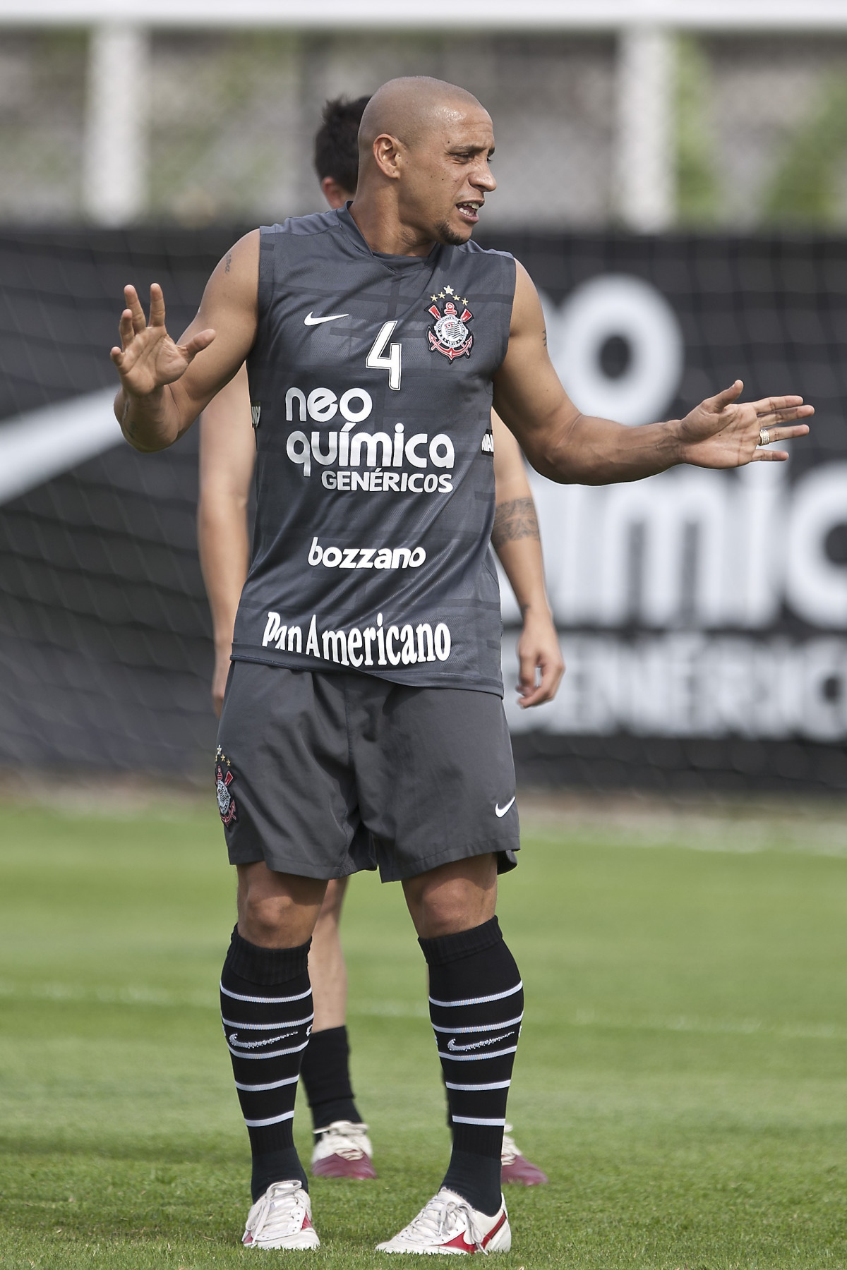 Roberto Carlos durante o treino do Corinthians, realizado esta tarde no CT Joaquim Grava no Parque Ecolgico. O prximo jogo da equipe ser domingo, dia 07/11, contra o So Paulo, no Morumbi, pela 34. a rodada do Campeonato Brasileiro de 2010