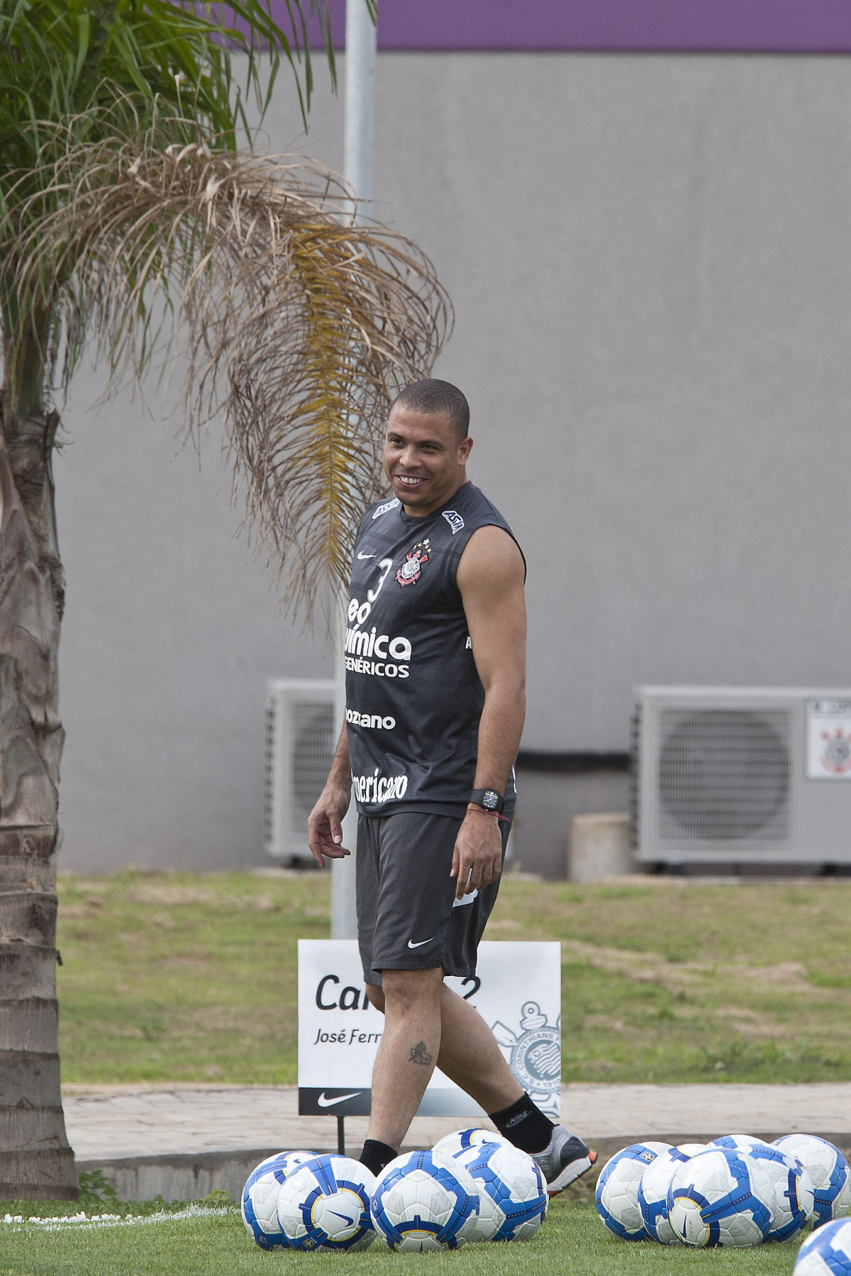 Ronaldo durante o treino do Corinthians, realizado esta tarde no CT Joaquim Grava no Parque Ecolgico. O prximo jogo da equipe ser domingo, dia 07/11, contra o So Paulo, no Morumbi, pela 34. a rodada do Campeonato Brasileiro de 2010