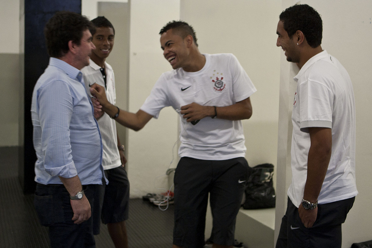 Andres Sanchez; Elias; Dentinho e Boquita nos vestiários antes da partida entre Corinthians x Vasco da Gama, válida pela 37ª rodada do Campeonato Brasileiro de 2010, serie A, realizada esta tarde no estádio do Pacaembu/SP