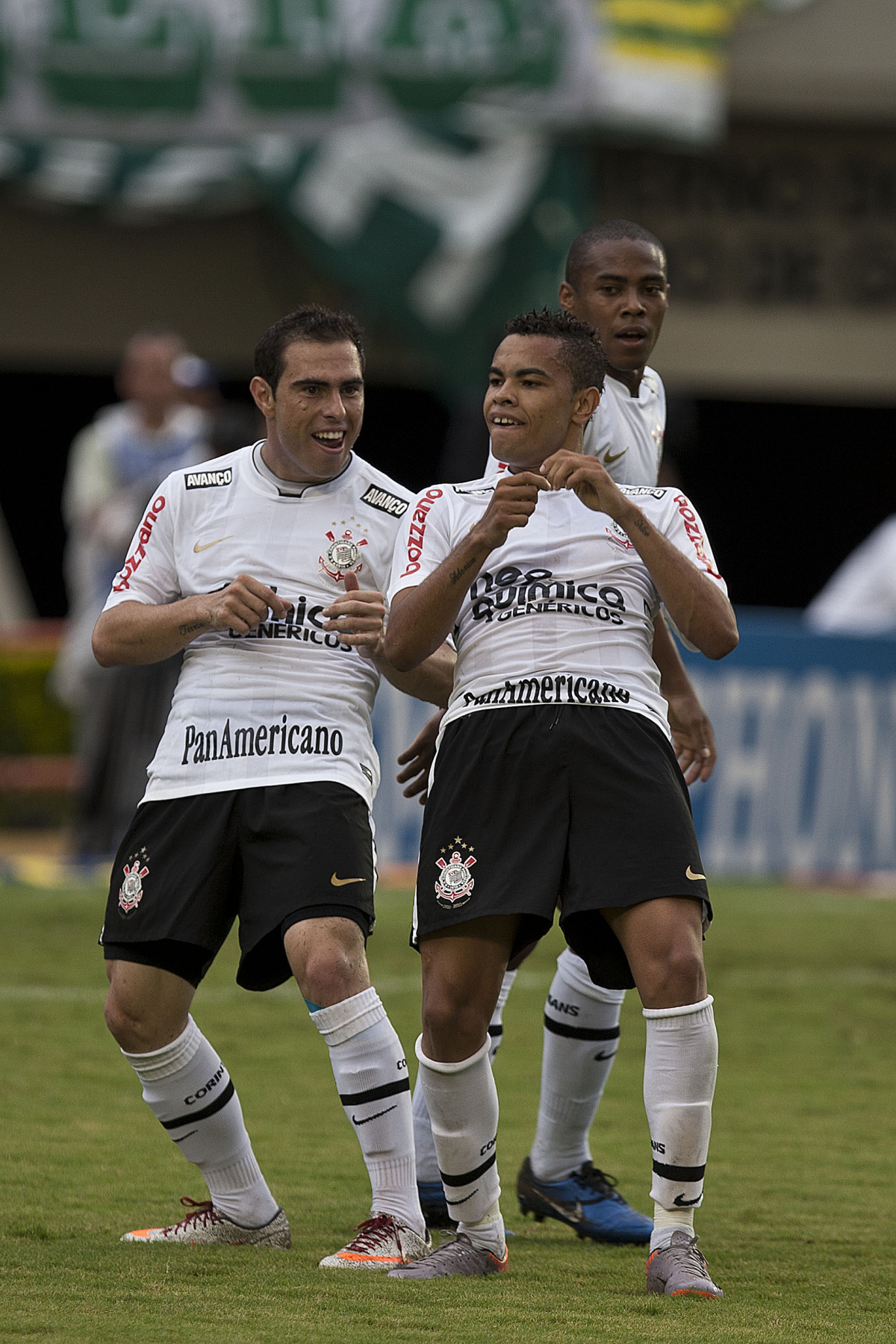 Durante a partida entre Goias/GO x Corinthians, vlida pela 38 rodada(ultima) do Campeonato Brasileiro de 2010, serie A, realizada esta tarde no estdio Serra Dourada/GO