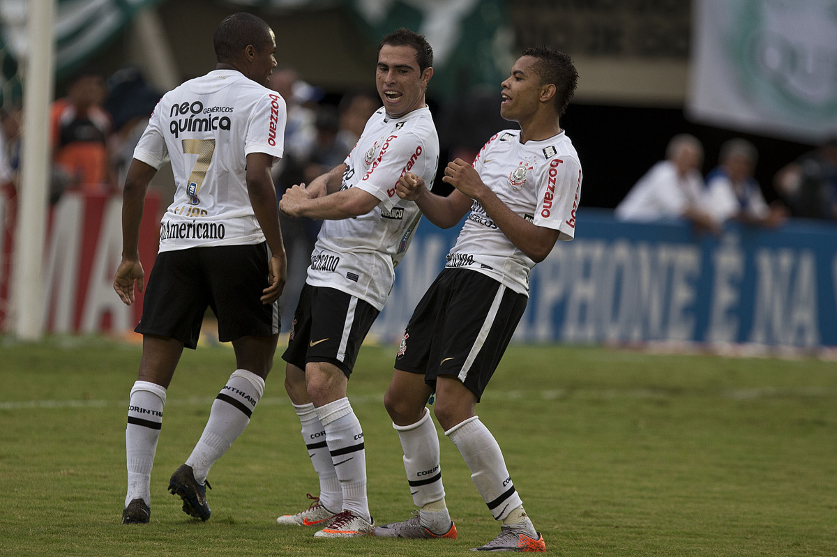 Durante a partida entre Goias/GO x Corinthians, vlida pela 38 rodada(ultima) do Campeonato Brasileiro de 2010, serie A, realizada esta tarde no estdio Serra Dourada/GO