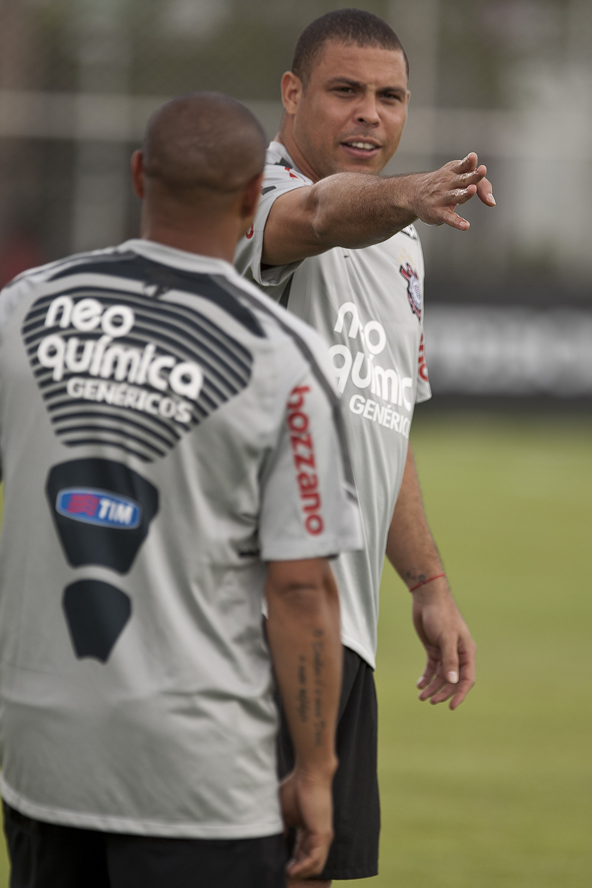 Roberto Carlos e Ronaldo durante o treino de hoje pela manh no CT Joaquim Grava, no Parque Ecolgico do Tiete. O primeiro jogo da equipe ser dia 16/01, contra a Portuguesa, no Pacaembu, vlida pela 1 rodada do Campeonato Paulista de 2011