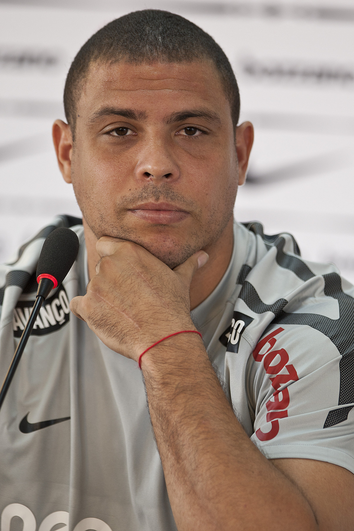 O atacante Ronaldo concede entrevista coletiva antes do treino de hoje a tarde no CT Joaquim Grava, no Parque Ecolgico do Tiete. O primeiro jogo da equipe ser dia 16/01, contra a Portuguesa, no Pacaembu, vlida pela 1 rodada do Campeonato Paulista de 2011