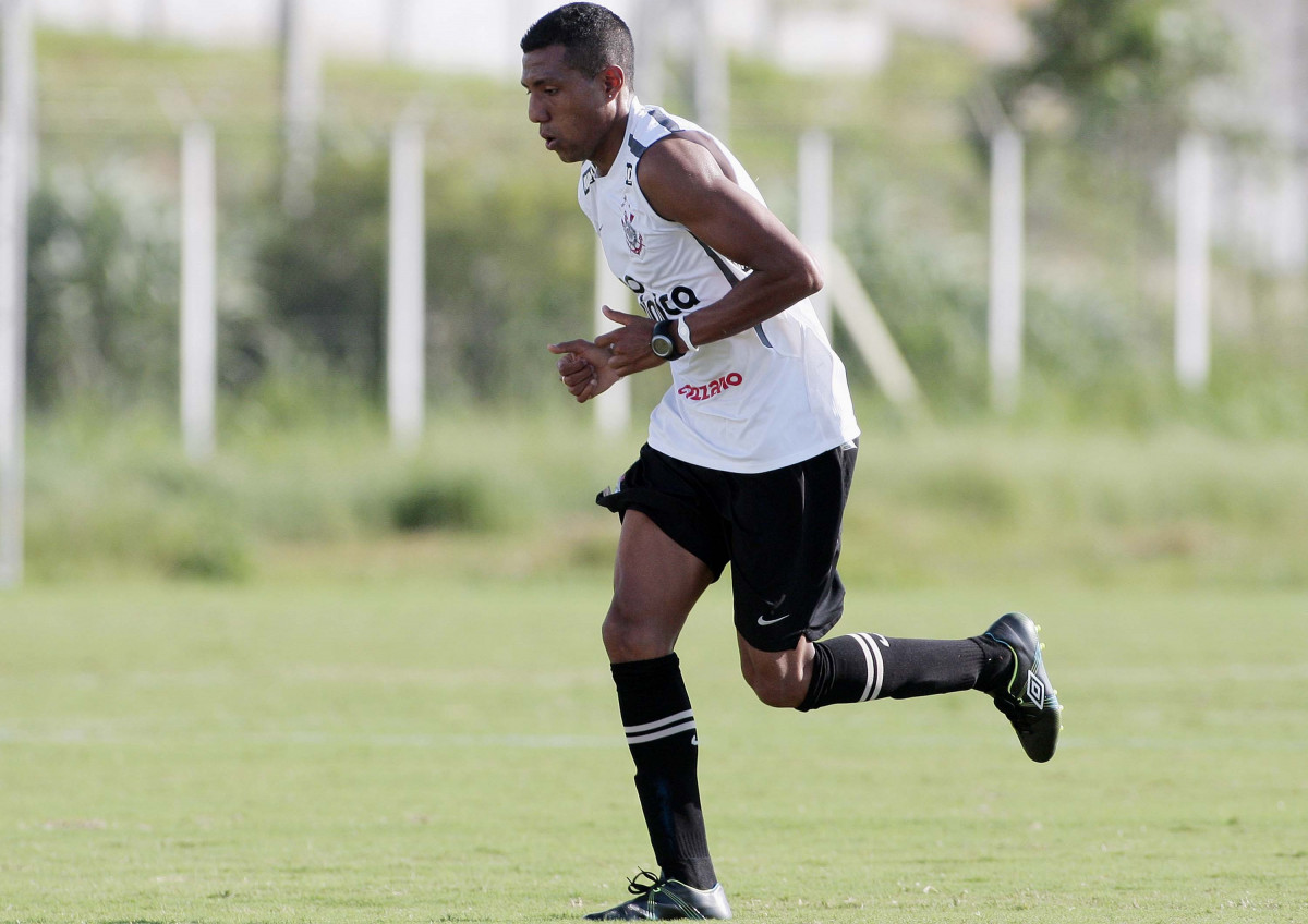 Luiz Ramrez do Corinthians durante treino realizado no centro de treinamento joaquim grava