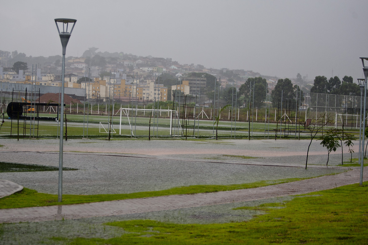 No houve treinamento no campo por causa das fortes chuvas, esta tarde no CT Joaquim Grava, no Parque Ecolgico do Tiete. O time se prepara para o jogo contra o Mogi Mirim, amanh, quinta-feira, dia 17/02, complementando a 4 rodada do Campeonato Paulista 2011