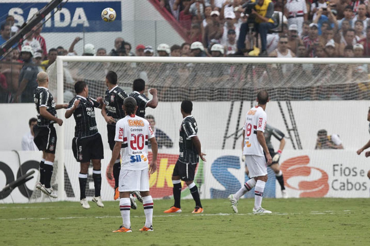 Gol de Rogerio Ceni durante a partida entre So Paulo x Corinthians, realizada esta tarde no estdio Arena de Barueri, pela 16 rodada do Campeonato Paulista 2011